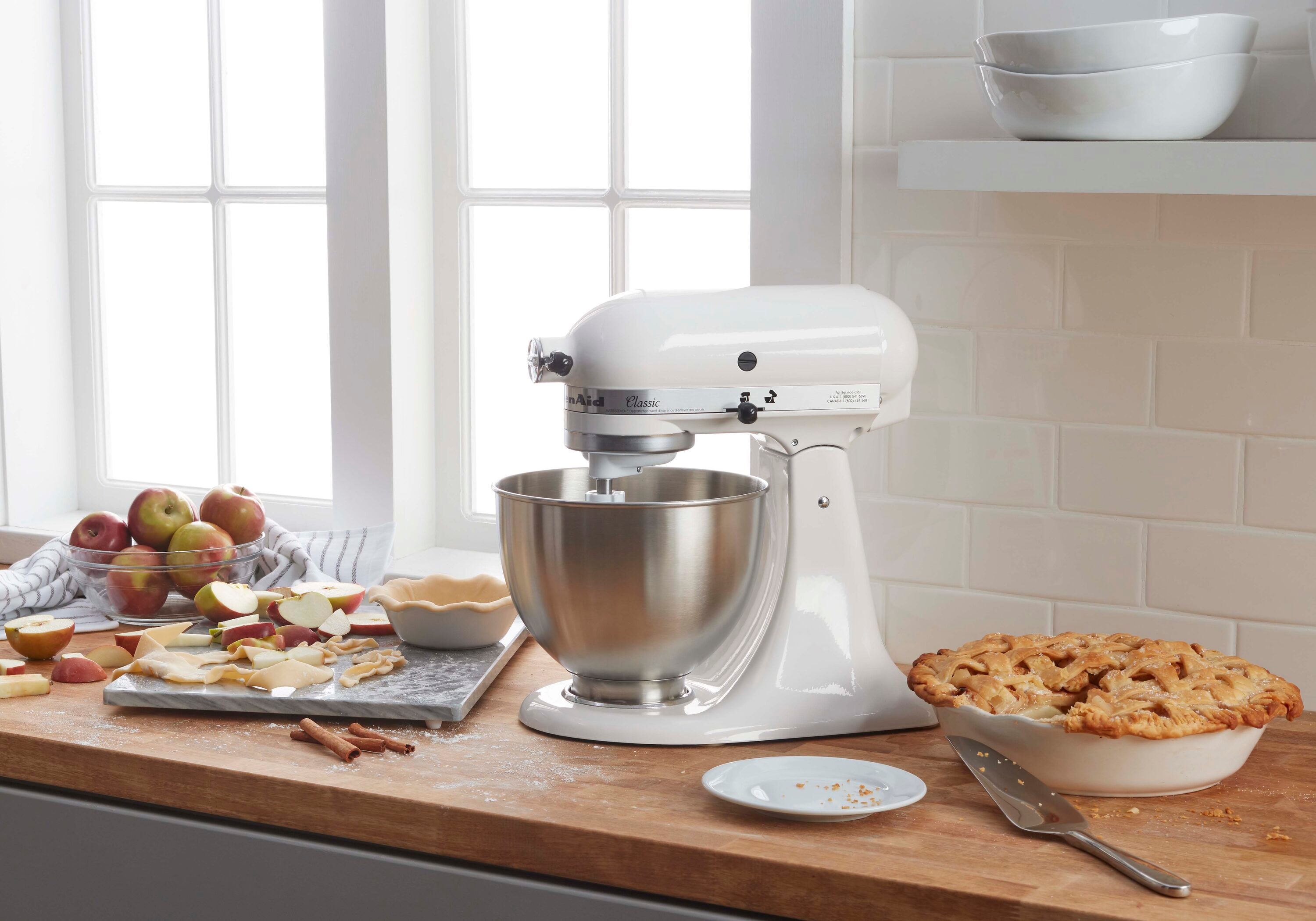 Batidora de pie inclinable KitchenAid Classic serie Blanca de 4.5 cuartos K45SSWH