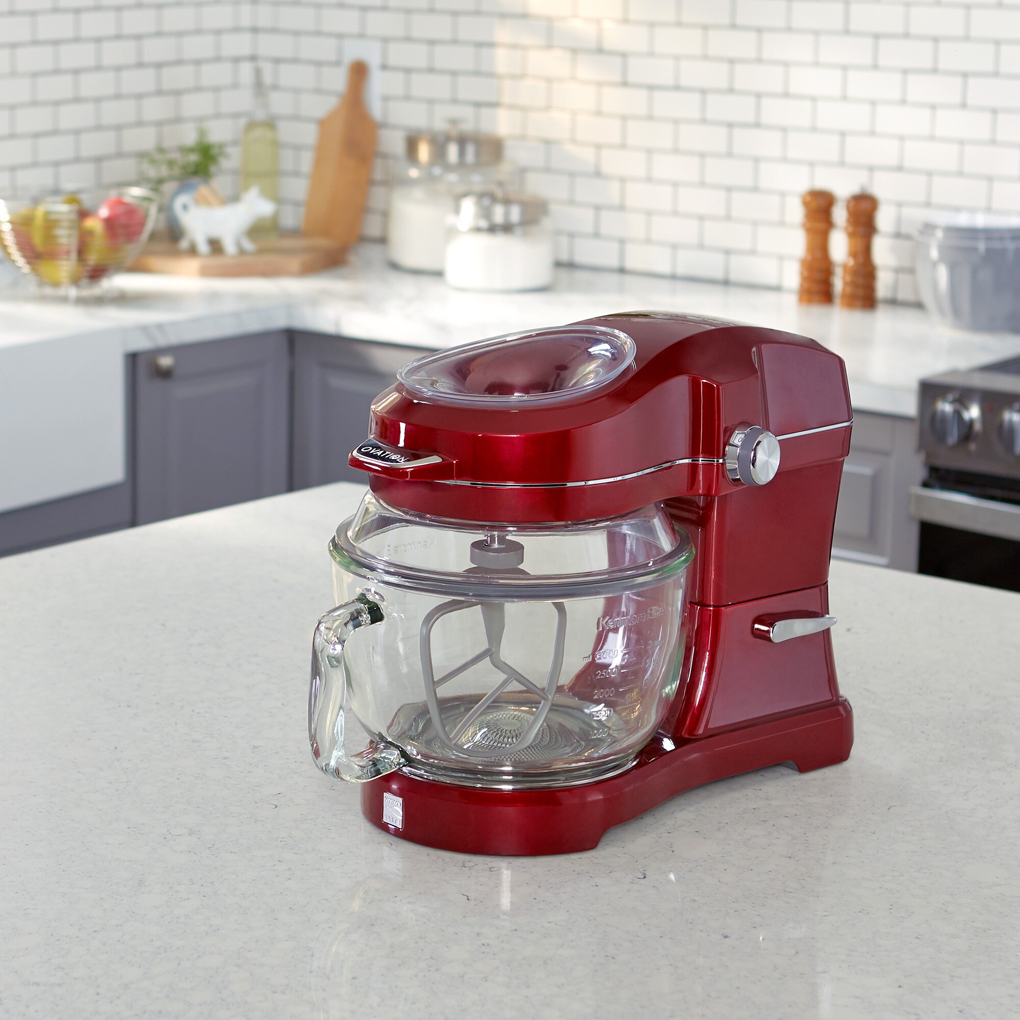 Batidora de pie inclinable Kenmore Elite Heavy-Duty de 500 vatios en rojo ovación de 5 cuartos para uso comercial o residencial.