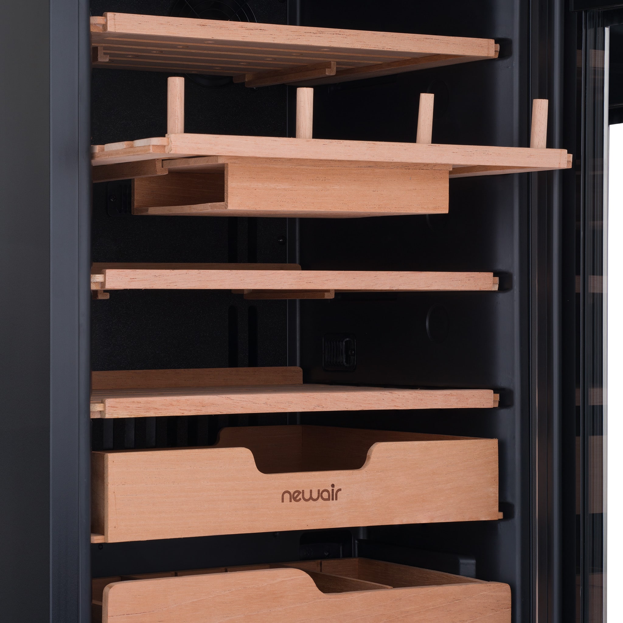 Humidor de gabinete independiente de acero inoxidable y negro NewAir de 29.13 pulgadas x 16.93 pulgadas x 17.72 pulgadas (Capacidad para 500 puros) NCH500SSB0