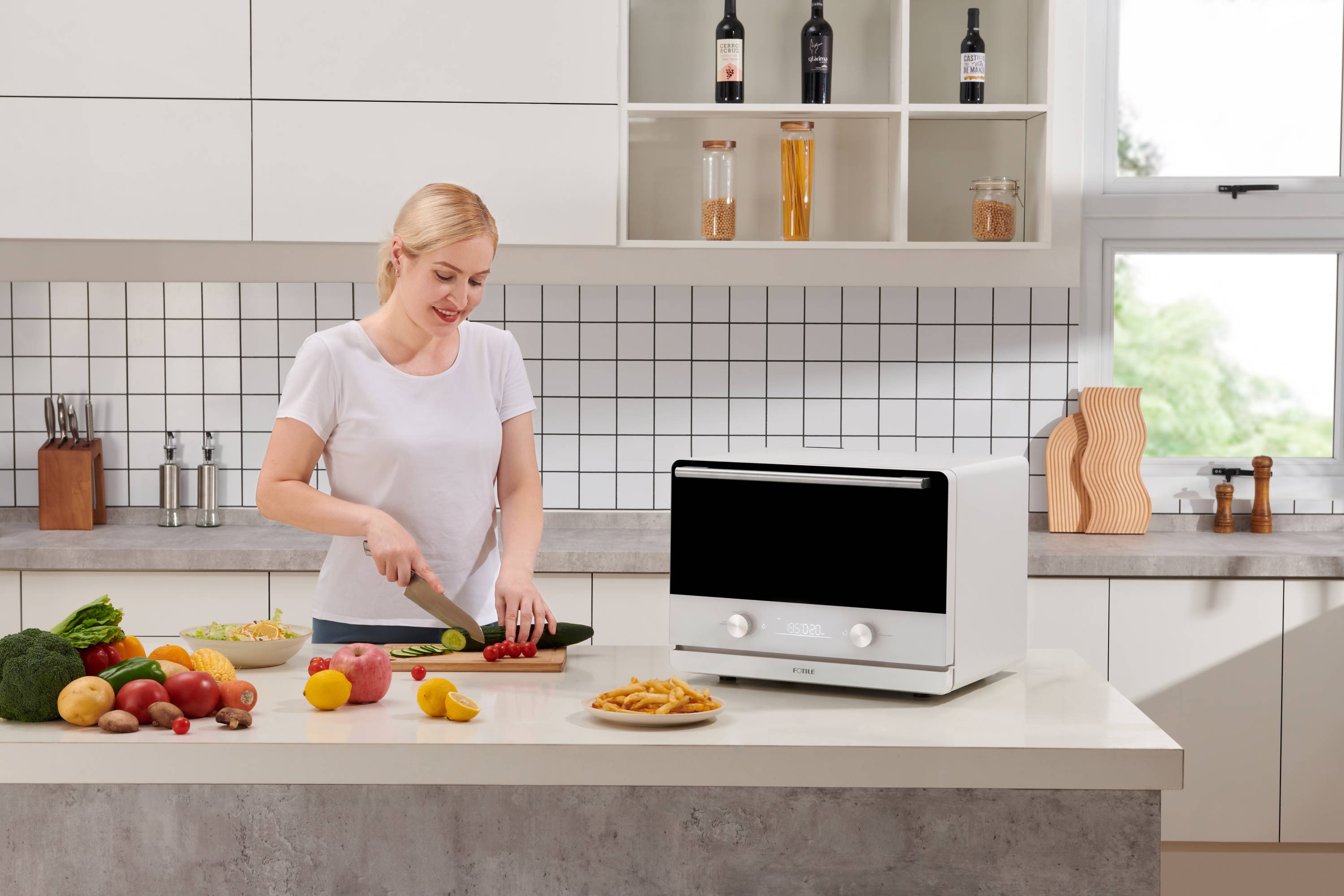Freidora de aire, vapor y deshidratadora ChefCubii 4 en 1 de FOTILE para 6 rebanadas en blanco con horno tostador de convección y apagado automático HYZK26-E1.