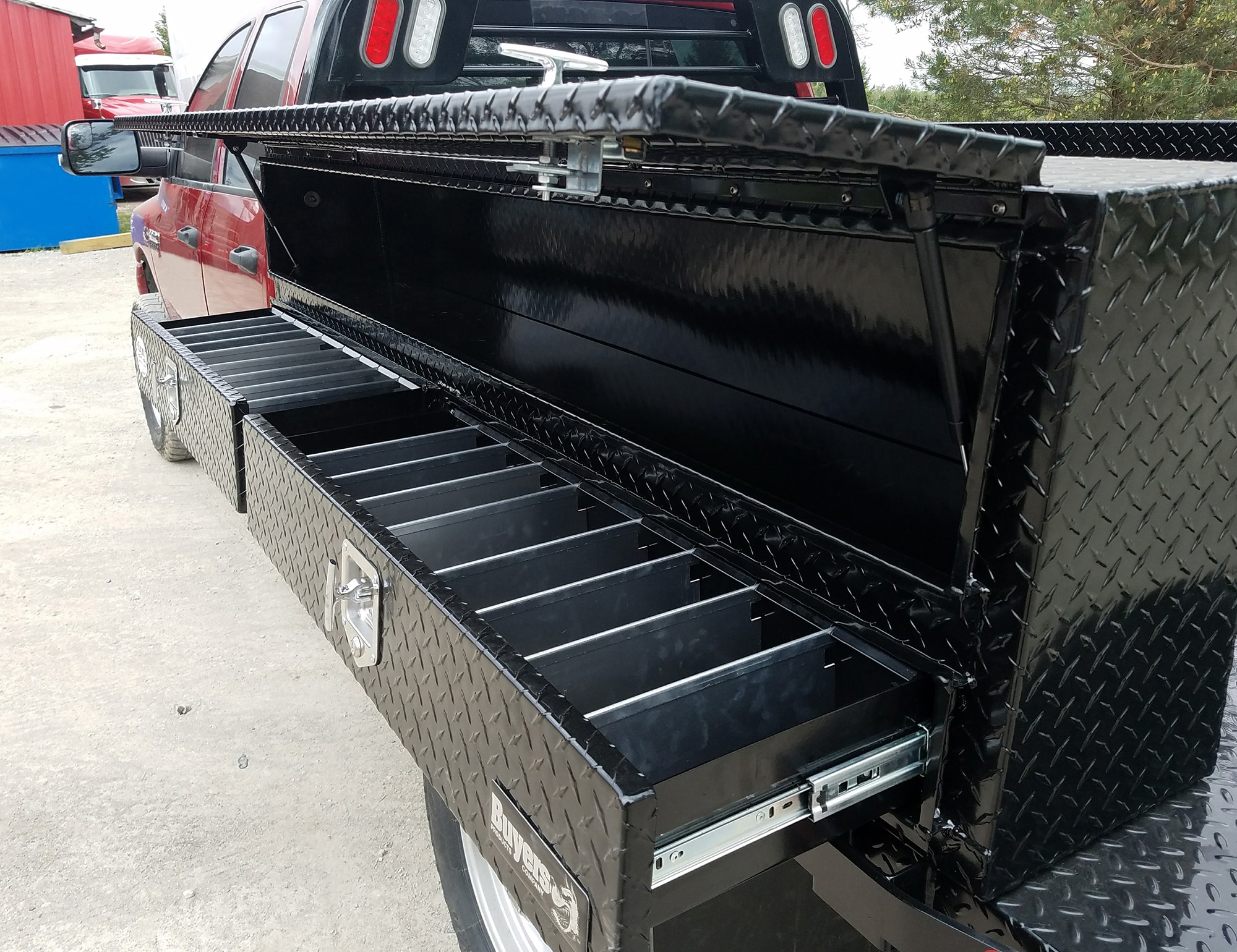 Caja de herramientas para camión de aluminio negro brillante de 72 pulgadas x 13 pulgadas x 21 pulgadas de Buyers Products