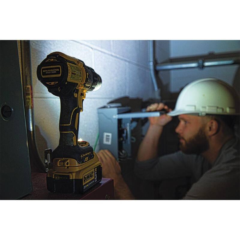 DEWALT Taladro de martillo inalámbrico sin escobillas de 20V MAX XR de 3 velocidades 1/2 pulg (solo herramienta) y Accesorio magnético de ángulo recto MAXFIT - DCD996BWRA60
