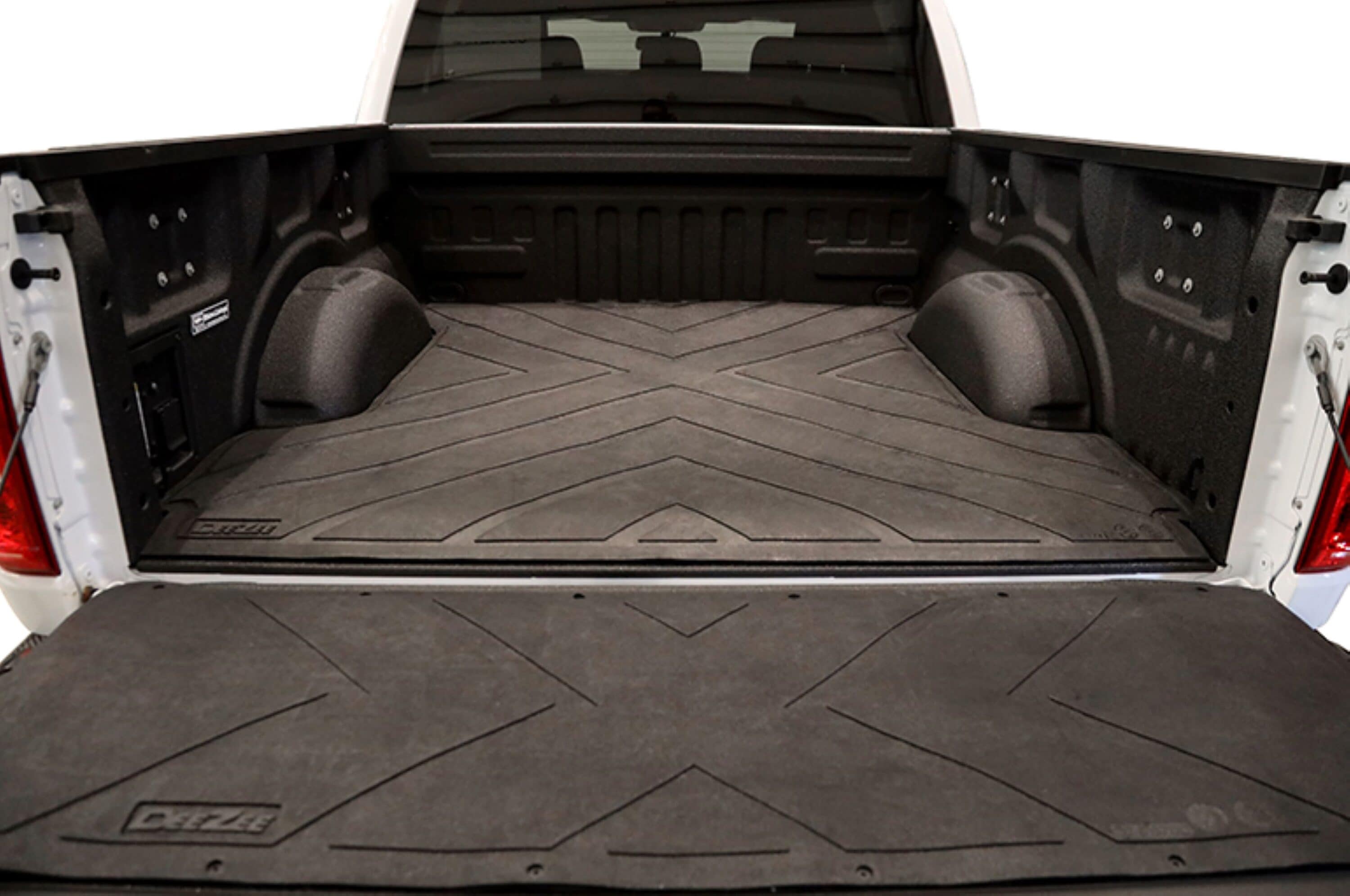 Tapete de cama de hule serie X de DEE ZEE para Dodge Ram 2002-2021 de 6.5 pies de largo, resistente y con un grosor de 3/8 de pulgada, acabado negro. Familiar DZ76917