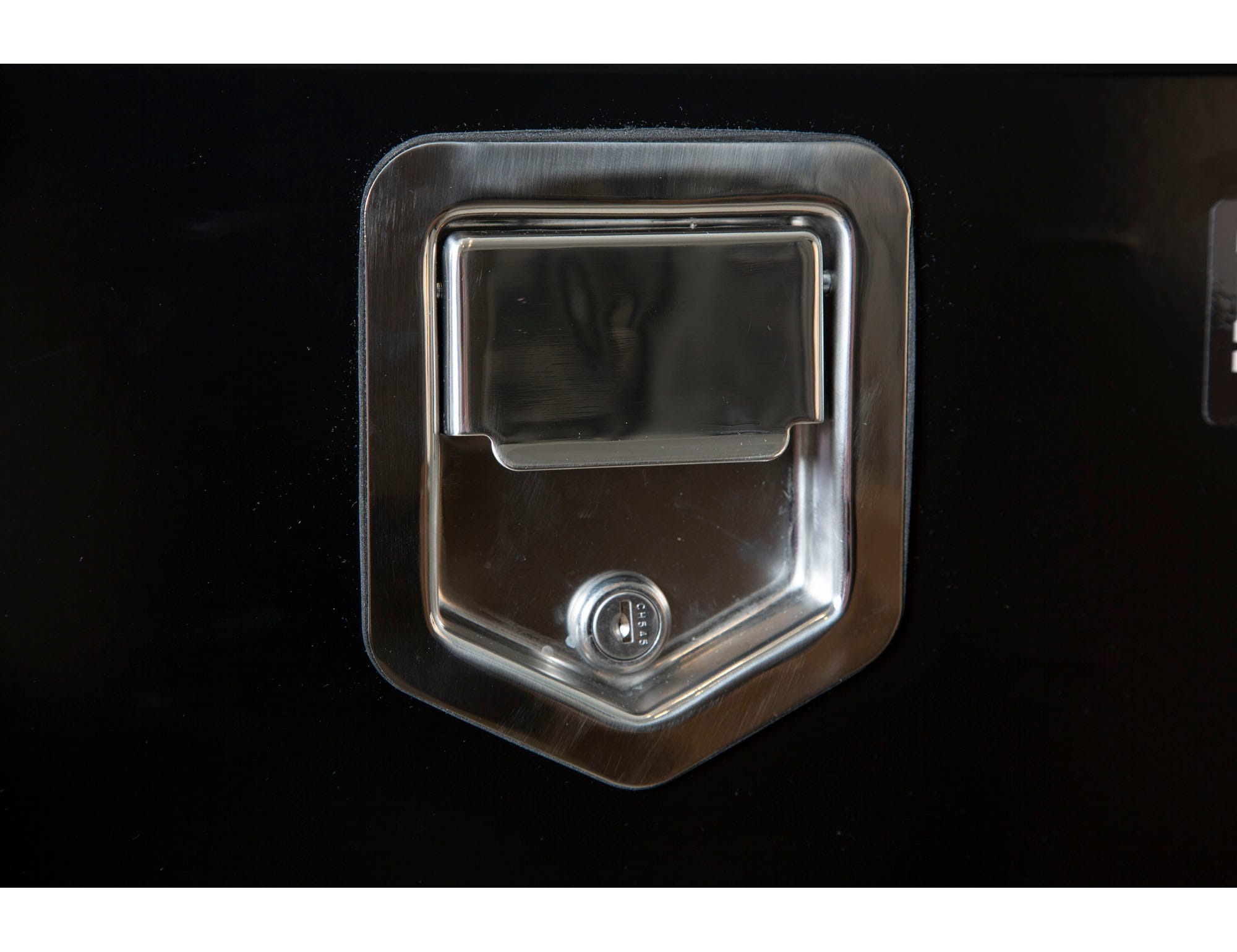 Caja de herramientas negra de acero para camión bajo de Buyers Products de 60 pulgadas x 18 pulgadas x 18 pulgadas