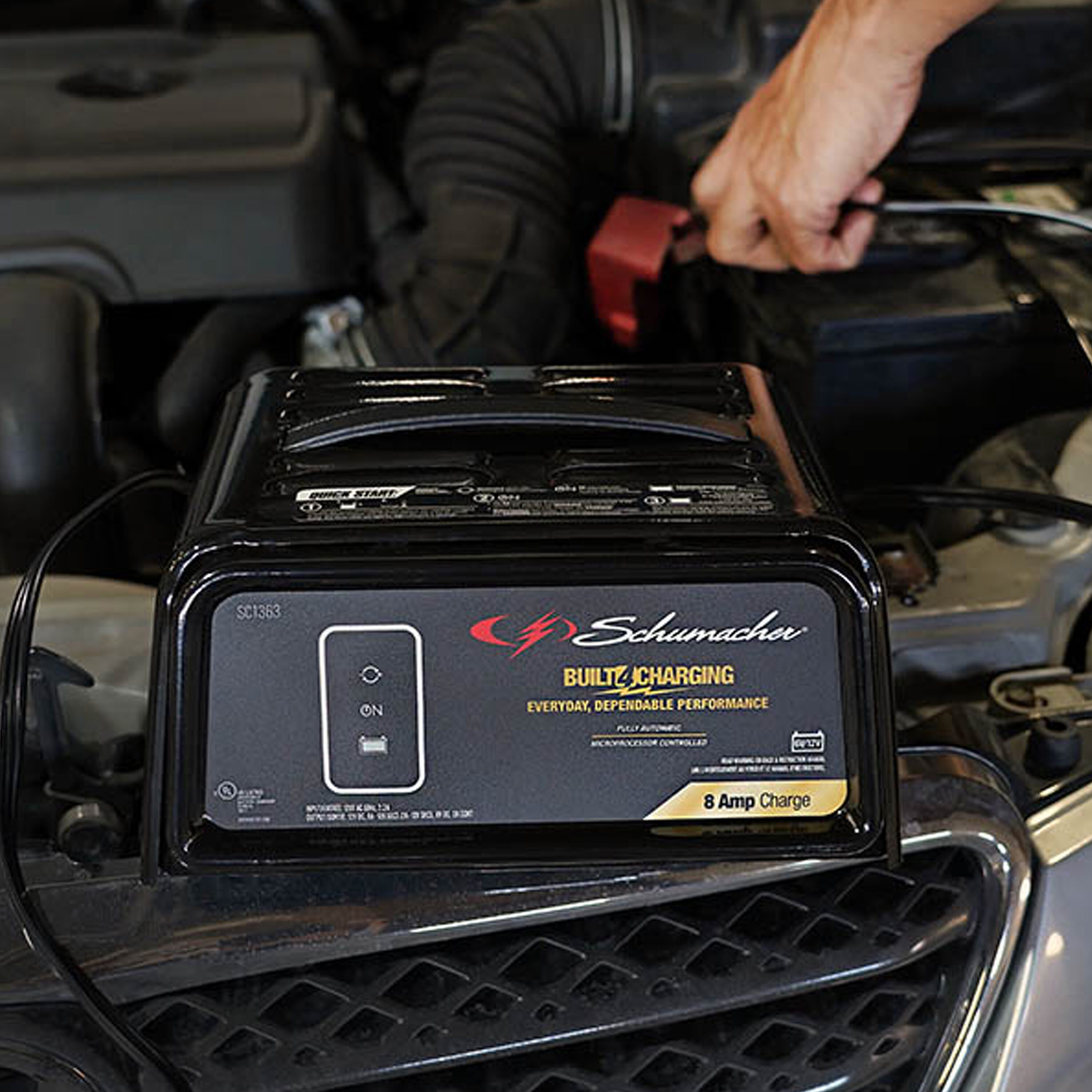 Cargador de batería para carro Schumacher Electric de 8 amperios, 6/12 voltios SC1363