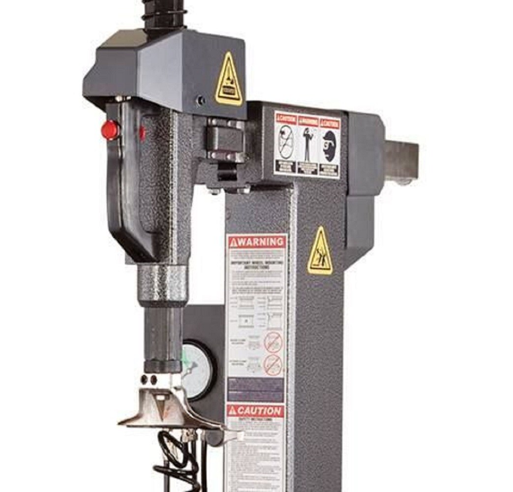 Desmontadora de neumáticos Ranger R76LT 220V con inclinación hacia atrás 5140144