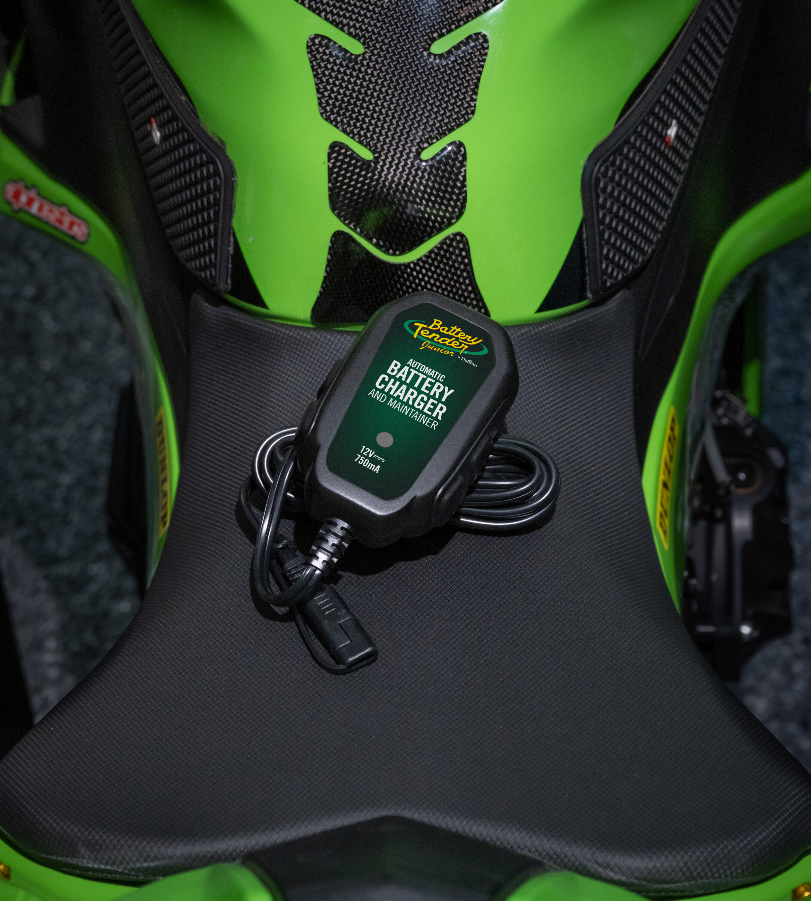 Cargador de batería para auto de 12 voltios y 0.75 amperios, Battery Tender 021-0123