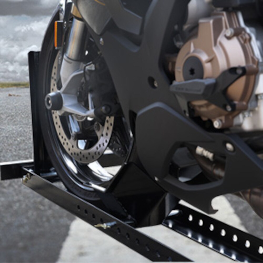 Torin ATRM05012B: Soporte para llanta de remolque de motocicleta ajustable de acero resistente para motocicletas estándar y todoterreno de 16 a 25 pulgadas, capacidad vertical de 1800 libras.