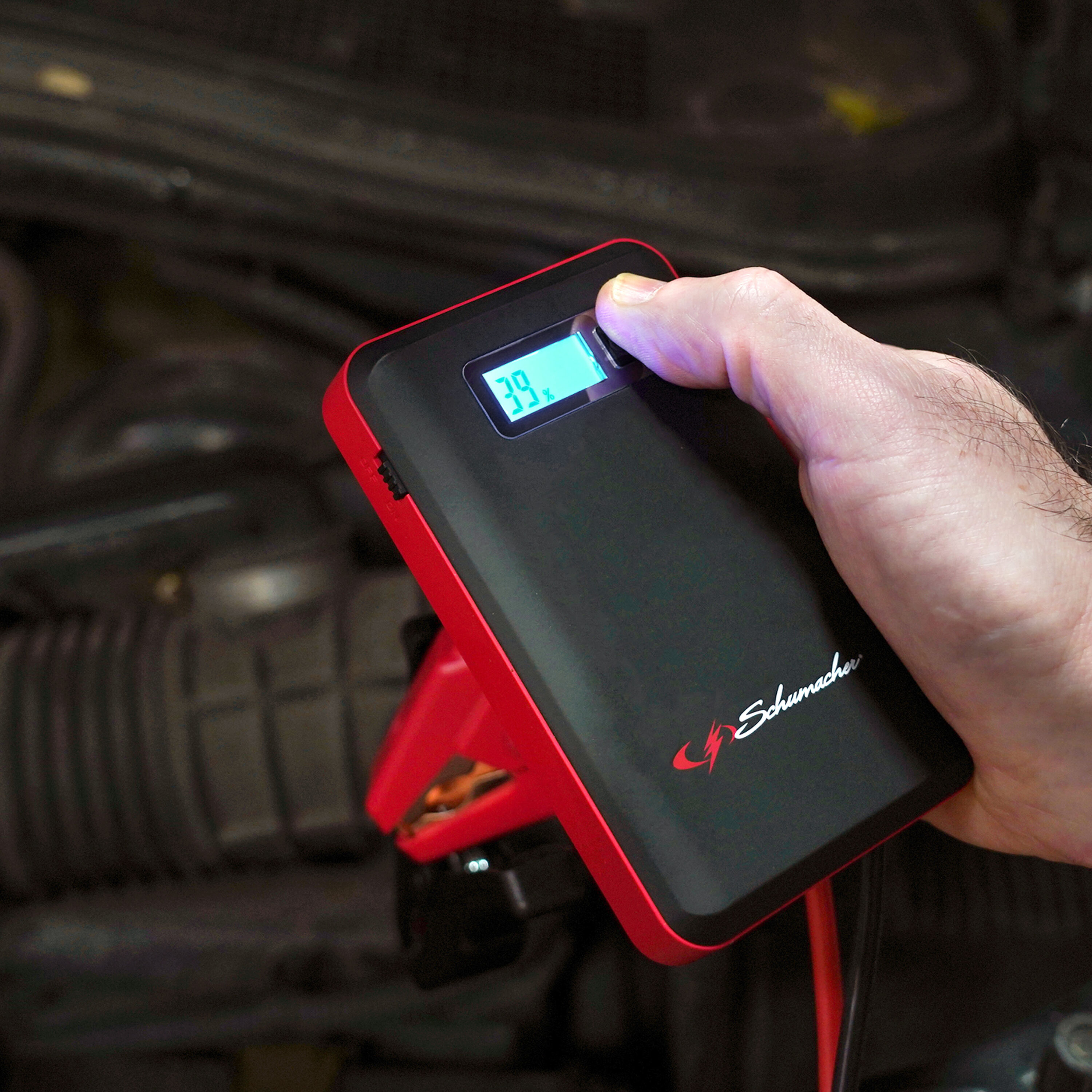 Arrancador de Batería Portátil para Auto de 12 Voltios y 600 Amperios con Pantalla Digital