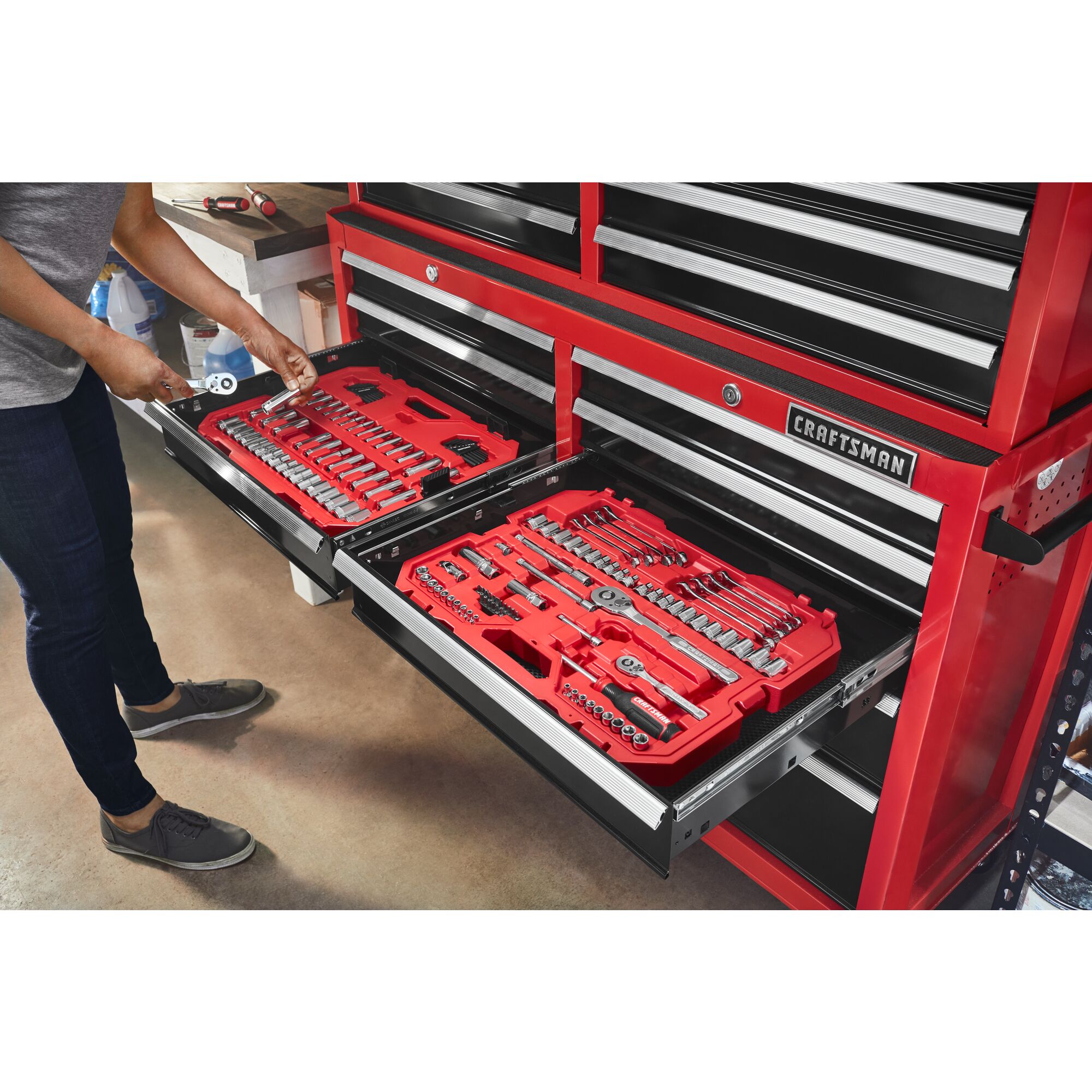 Juego de herramientas mecánicas estándar (SAE) y métricas de cromo pulido de 135 piezas de CRAFTSMAN con estuche resistente CMMT12124L