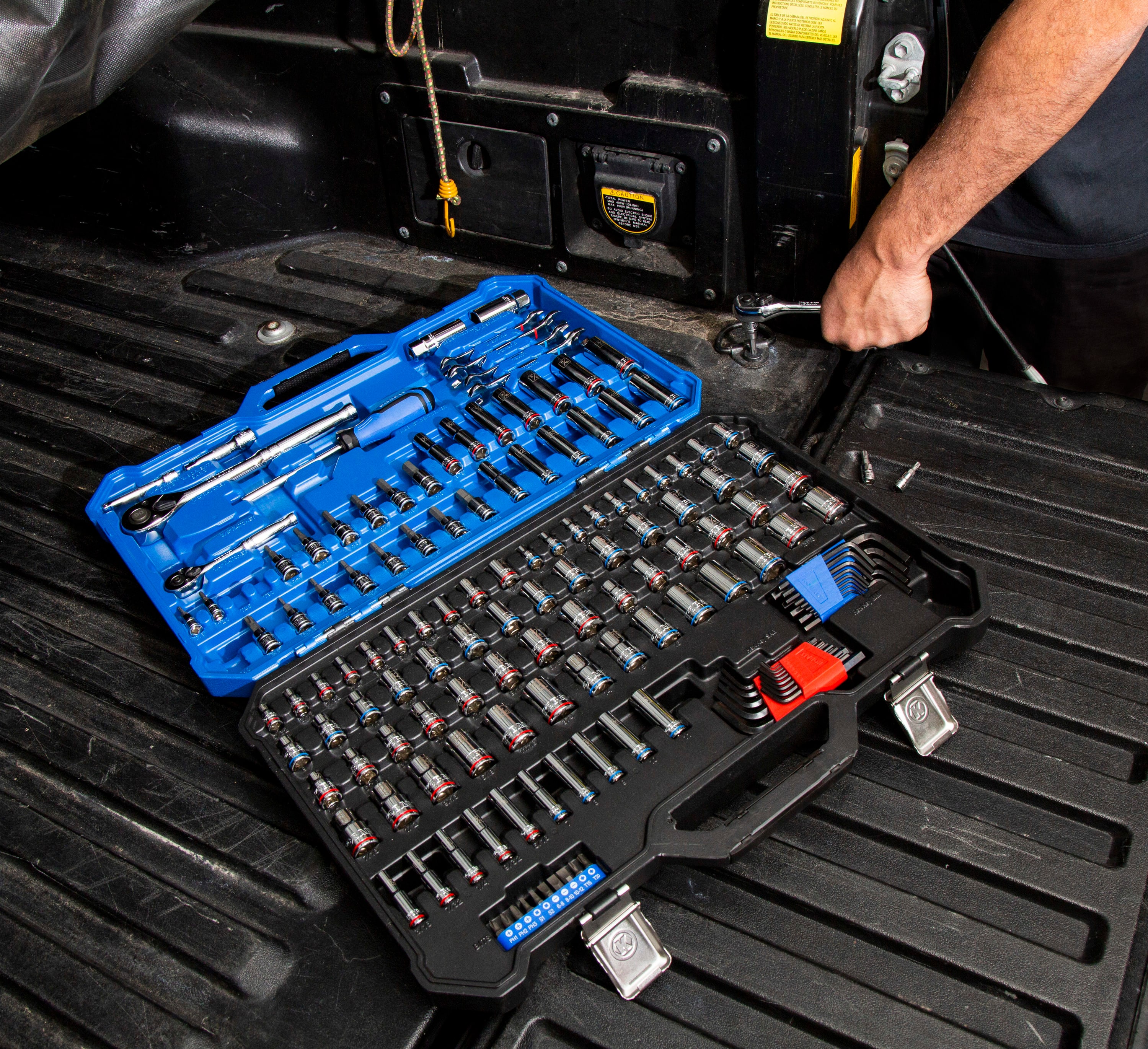 Set de herramientas mecánicas Kobalt de 154 piezas estándar (SAE) y métricas en cromo pulido con estuche resistente 86755