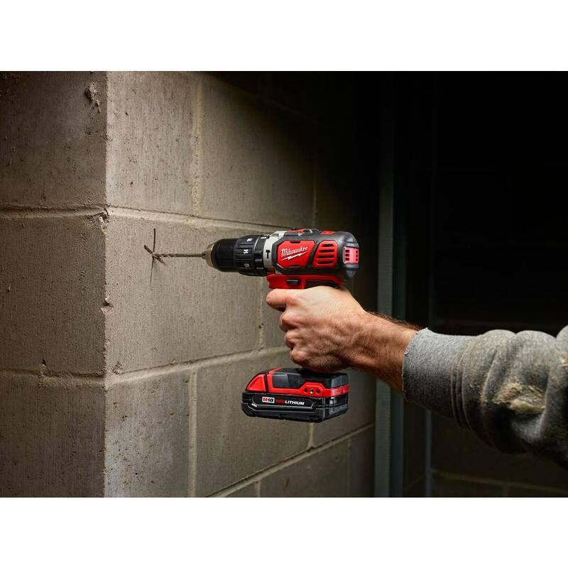 Milwaukee M18 Taladro Percutor Inalámbrico de Iones de Litio de 1/2 pulgada con Kit de 2 baterías de 1.5Ah, cargador y estuche rígido - 2607-22CT