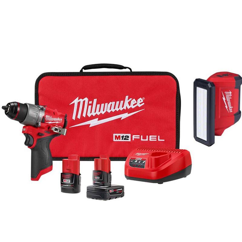 Milwaukee M12 FUEL 12V Taladro de martillo inalámbrico sin escobillas de 1/2 pulgadas con batería de iones de litio y kit de luz de servicio M12 ROVER - 3404-22-2367-20.