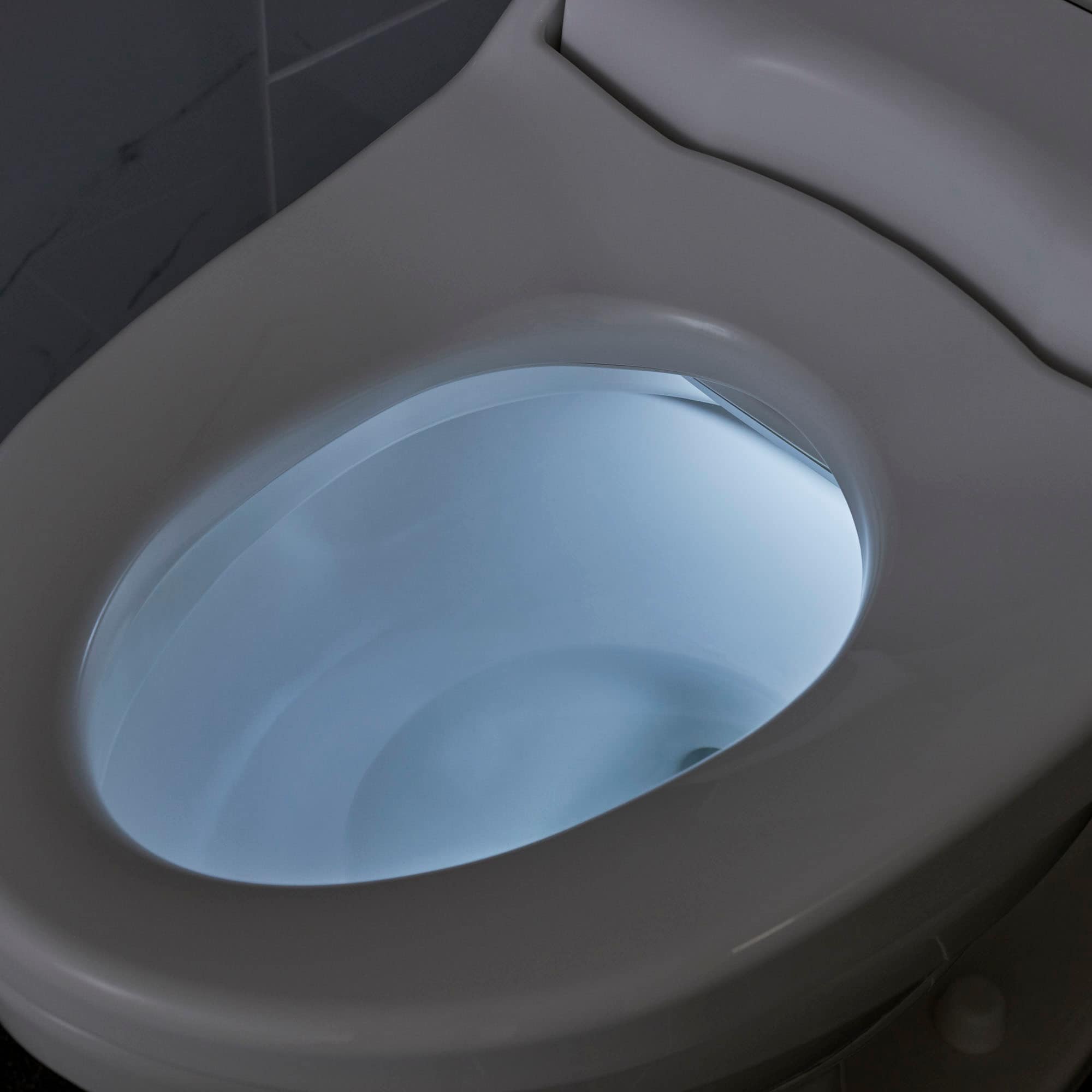 Asiento de inodoro bidet alargado inteligente blanco de plástico con cierre suave y calefacción American Standard Advanced Clean 2.5