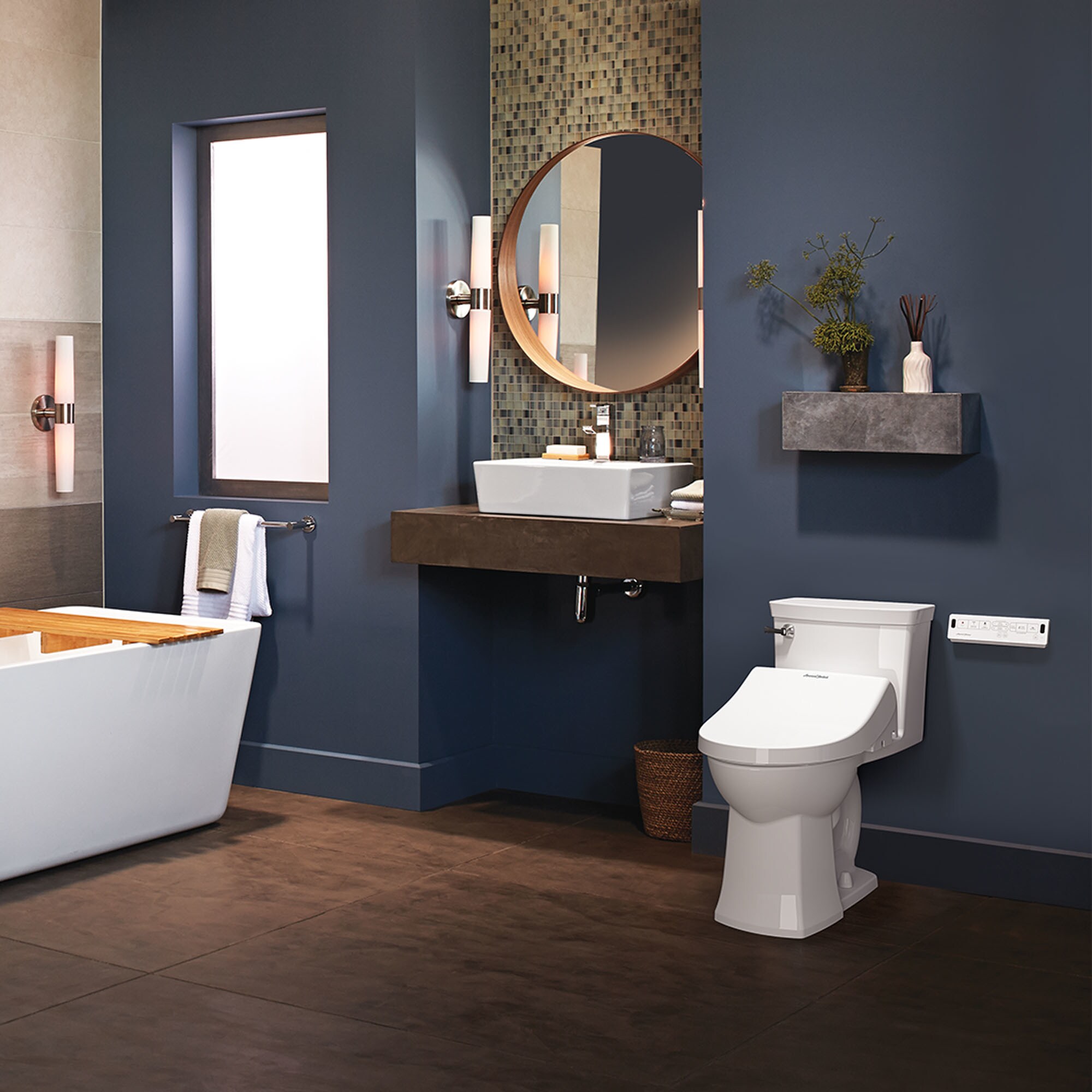 Asiento de baño con bidé eléctrico, cierre suave, calefacción y compatibilidad inteligente, color blanco, alargado, de plástico, de American Standard Spalet