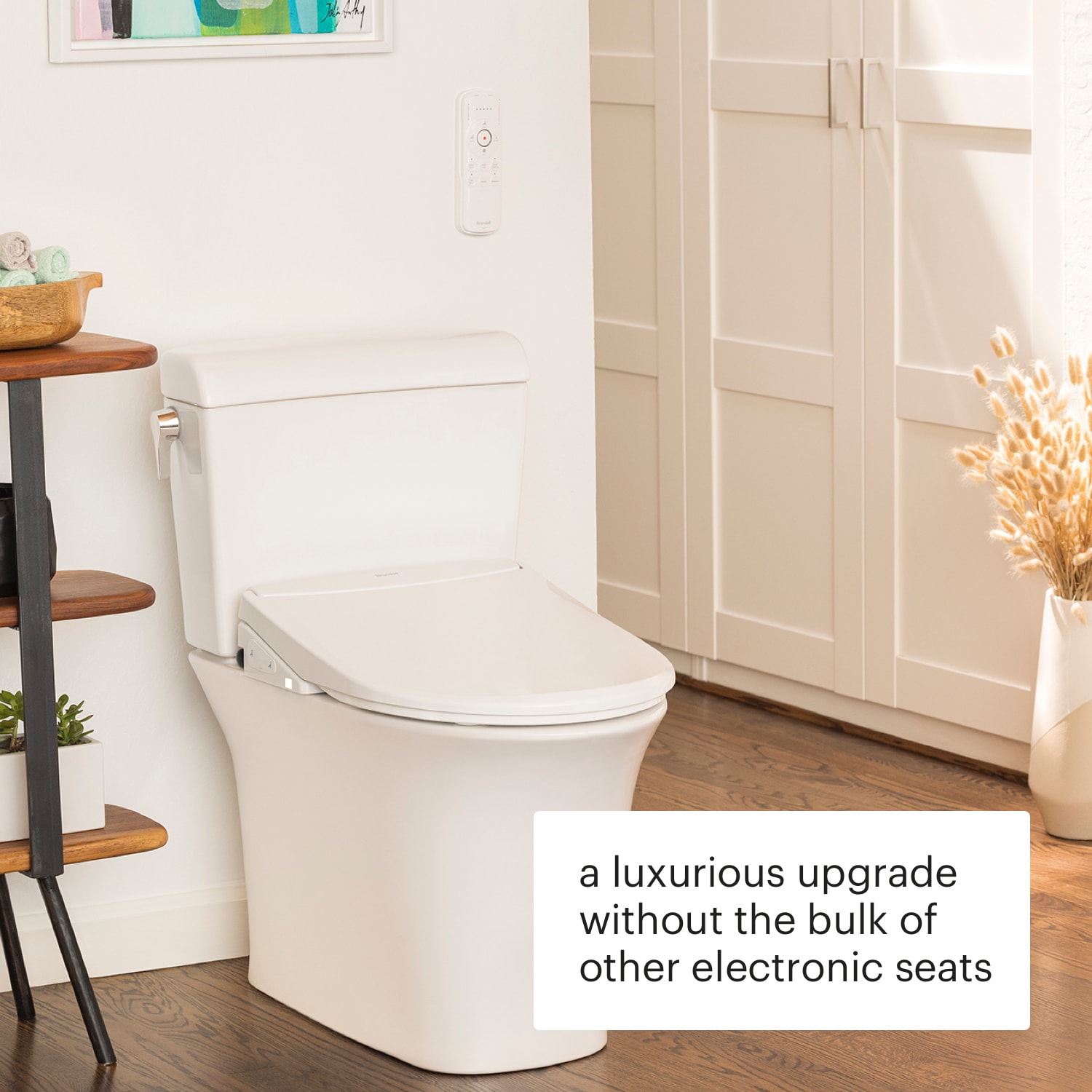 Asiento de bidé de lujo Brondell Swash Thinline T44 con control remoto para inodoro, redondo blanco T44-RW