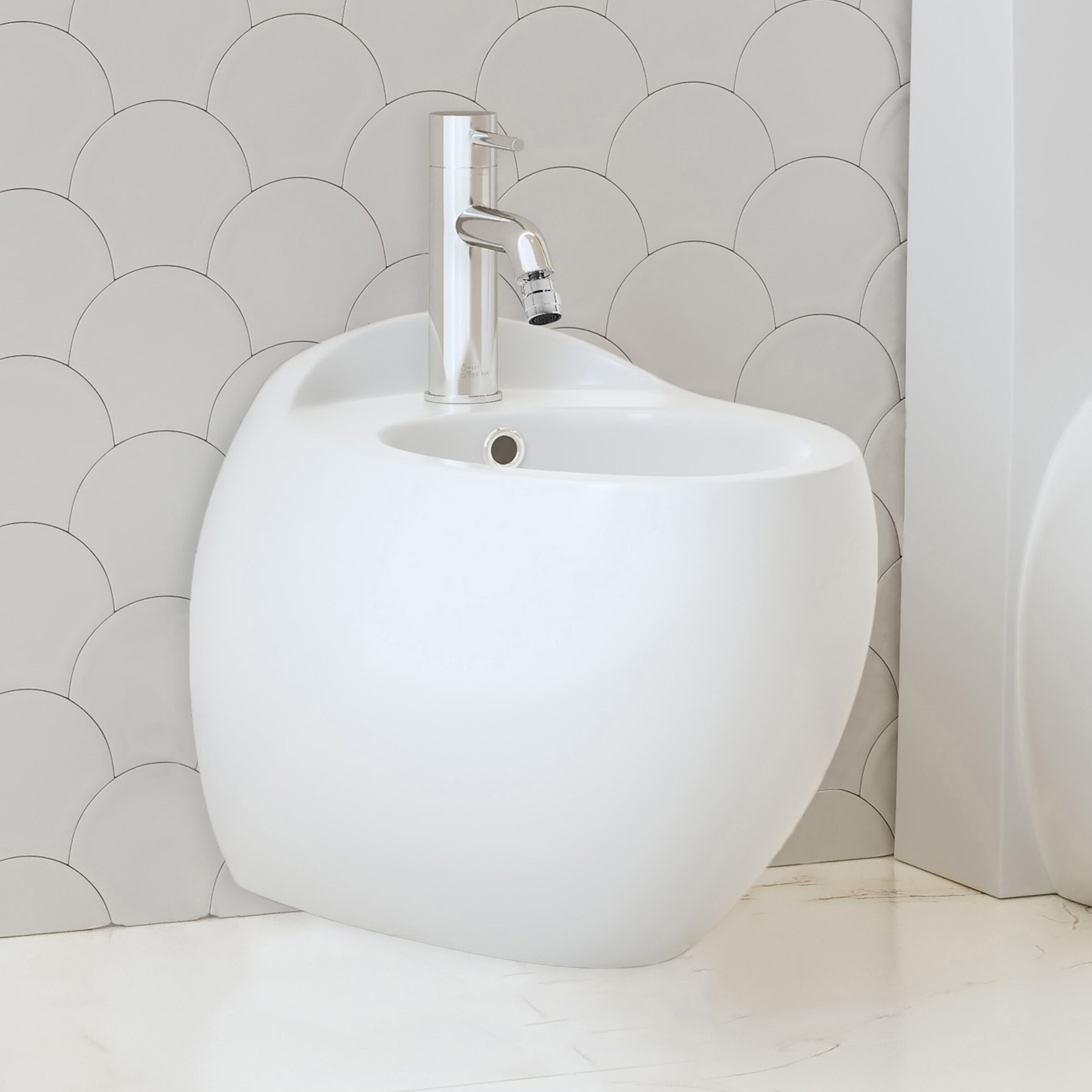 Bidet colgante blanco brillante Swiss Madison con altura estándar y descarga en pared SM-25-BDNNS03WH