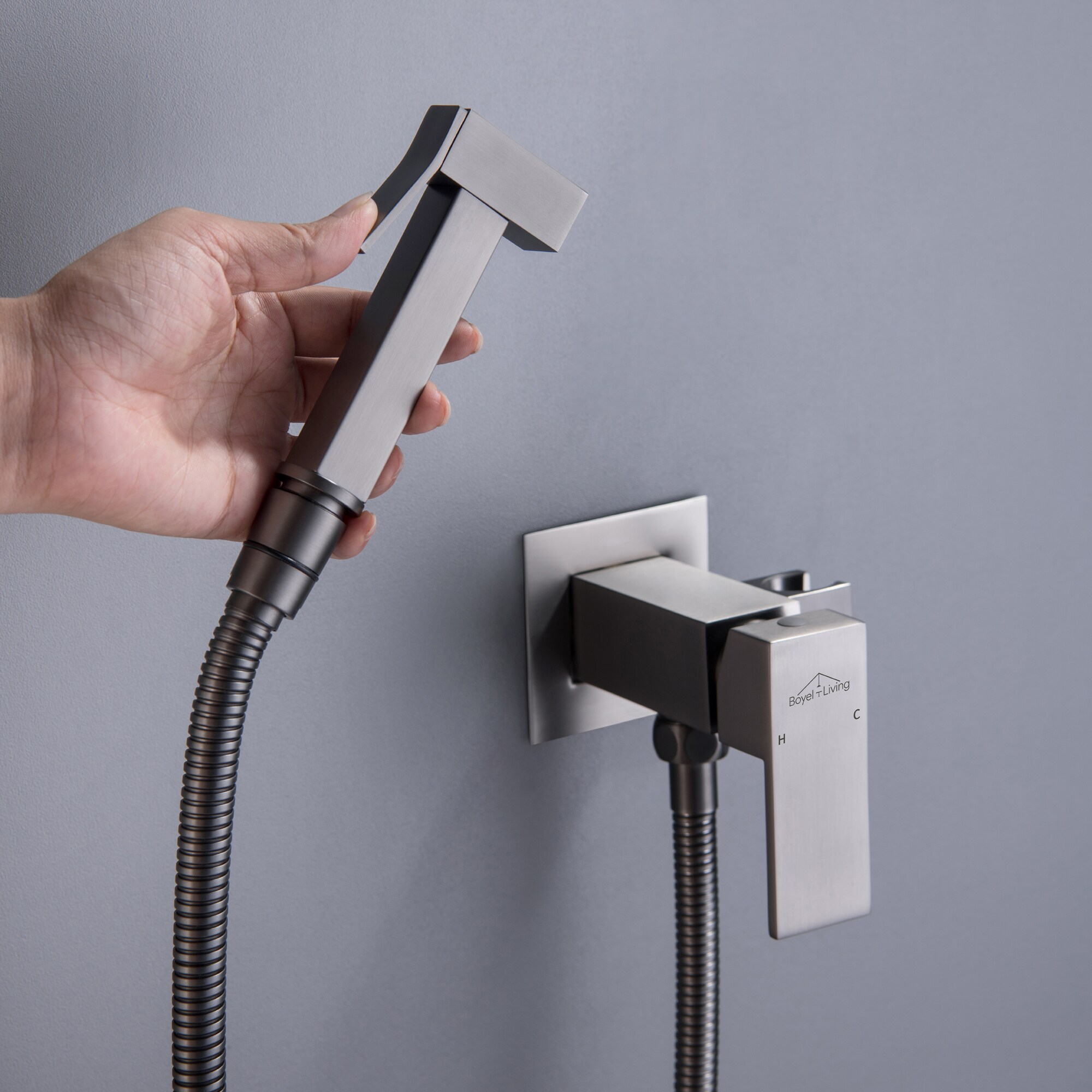 Rociador portátil para bidé montado en el inodoro en color gris metálico