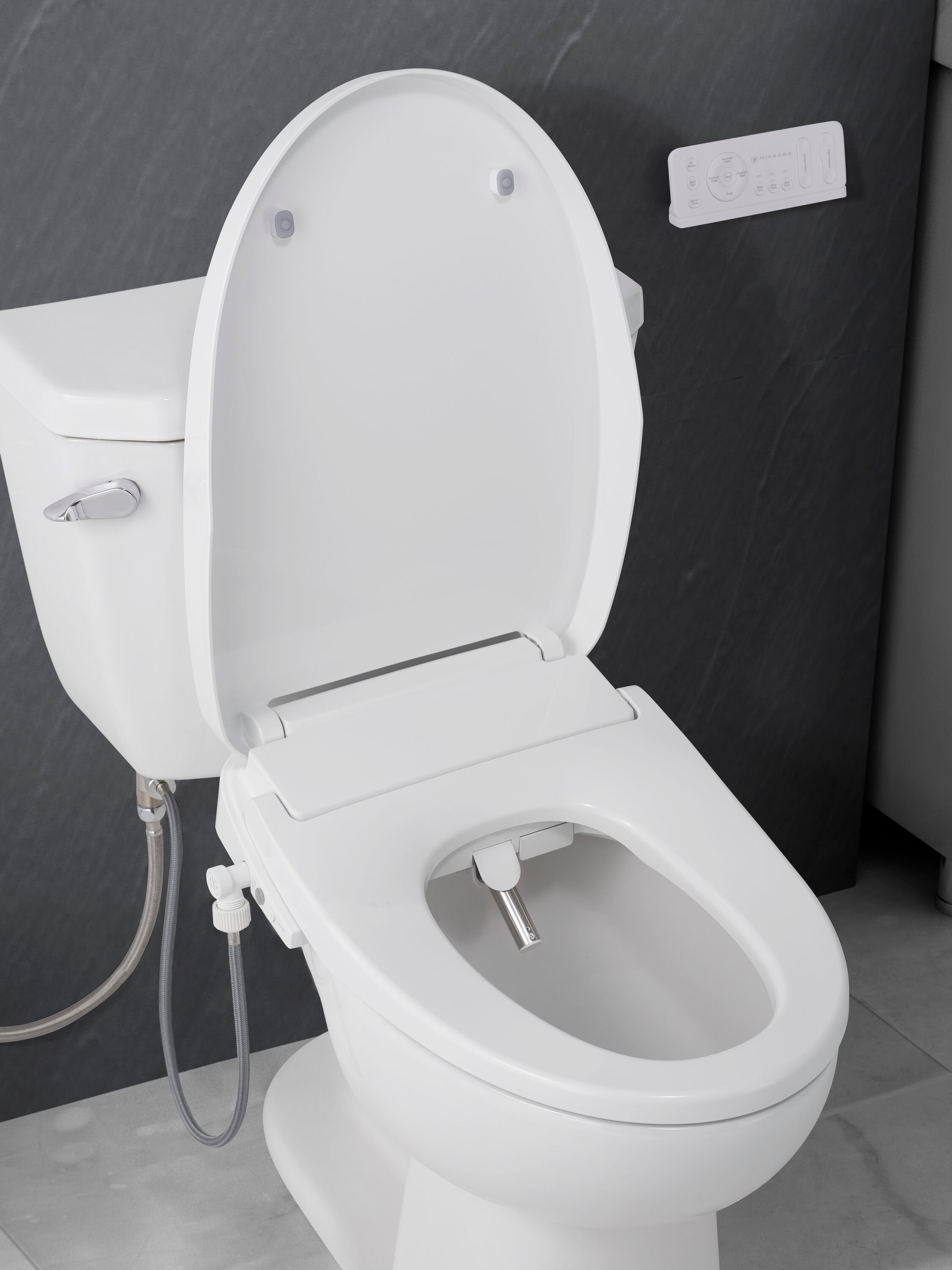 Asiento de bidé alargado de plástico blanco con cierre suave y calefacción Niagara Hydrotech(TM) SB-EL1000