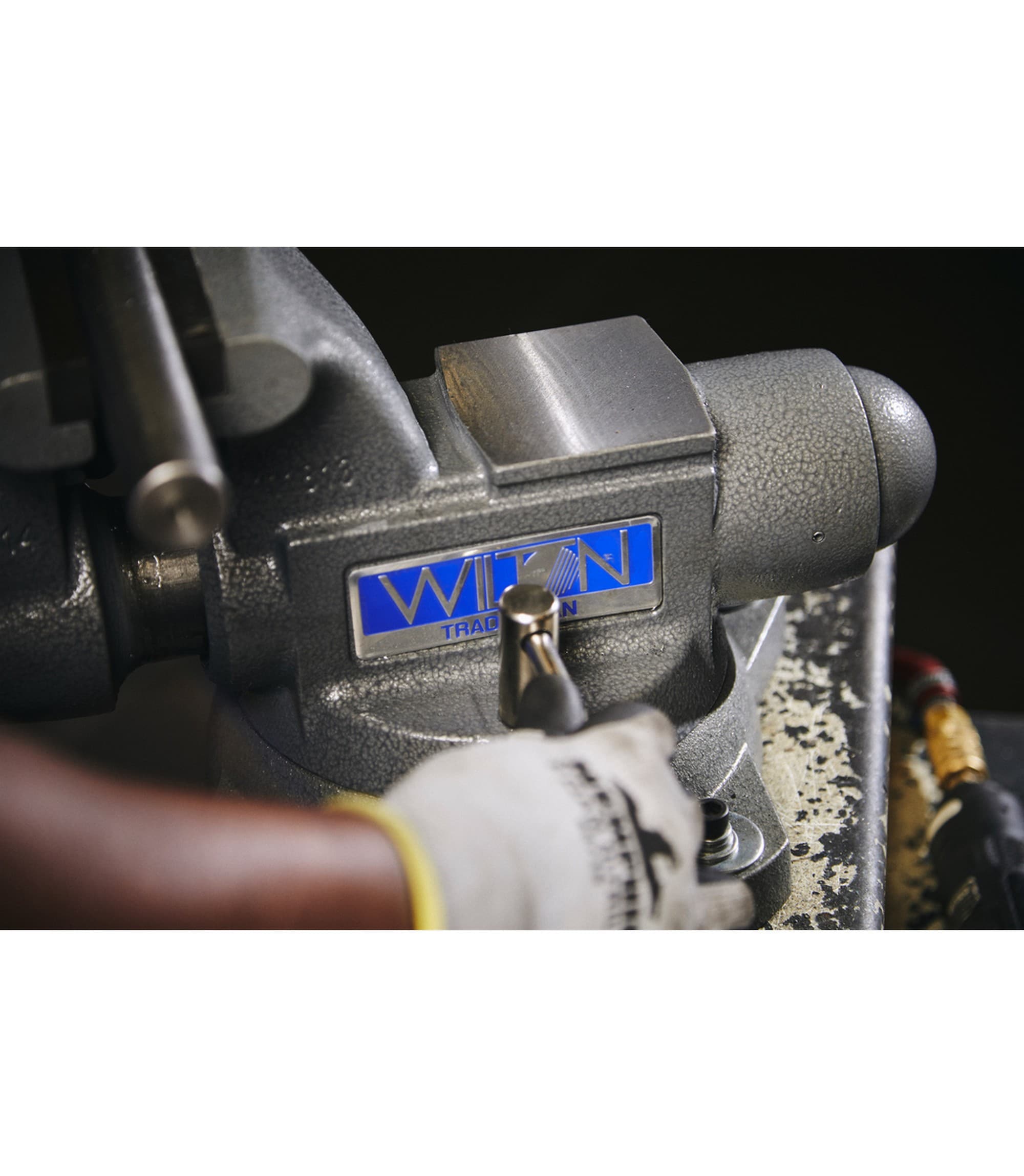 Morsa de banco de hierro fundido Wilton Tradesman de 4-1/2 pulgadas