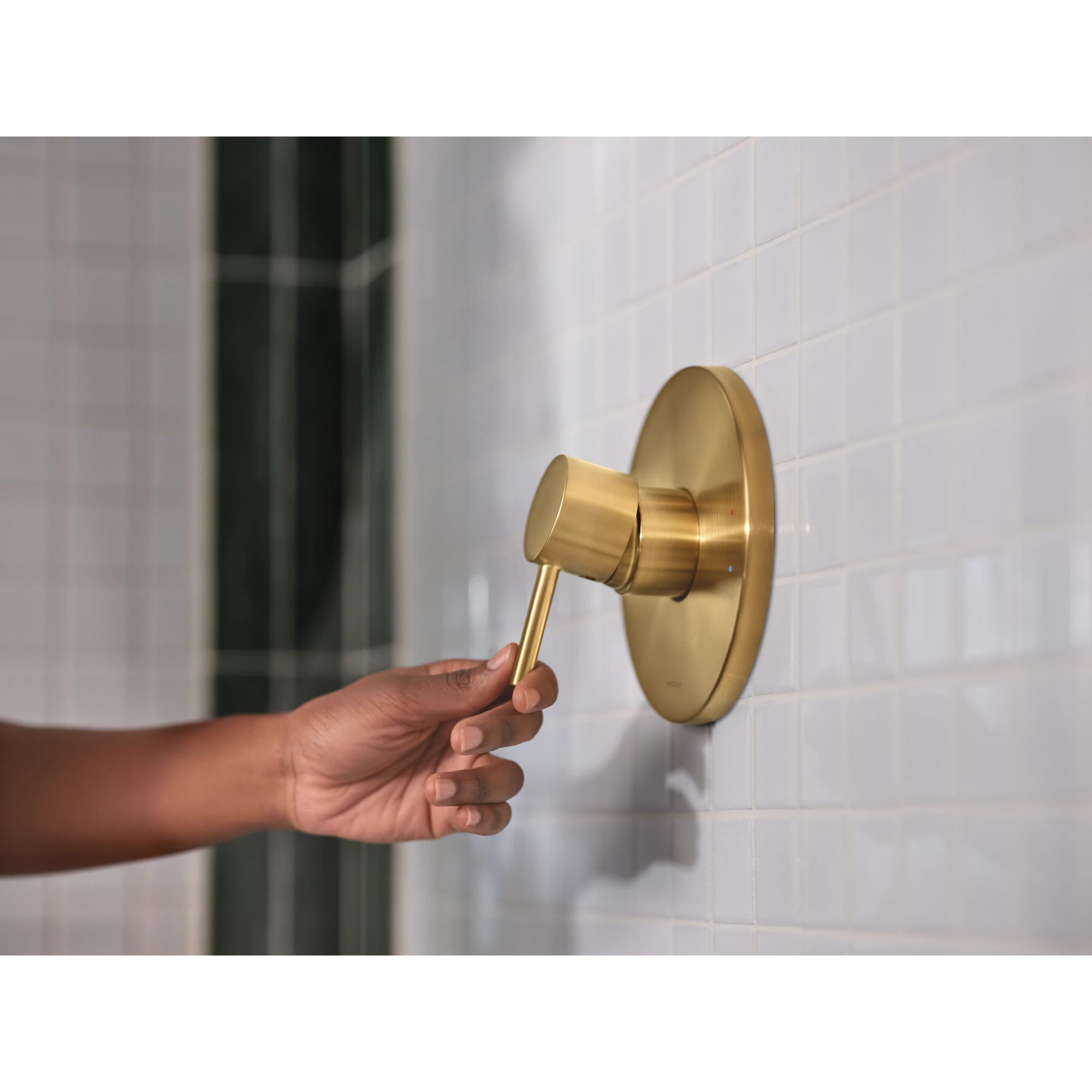 Grifo de Bañera y Ducha de 1 Mango en Dorado Cepillado de 7 Pulgadas con Función Única (Válvula no Incluida) UT3292BG