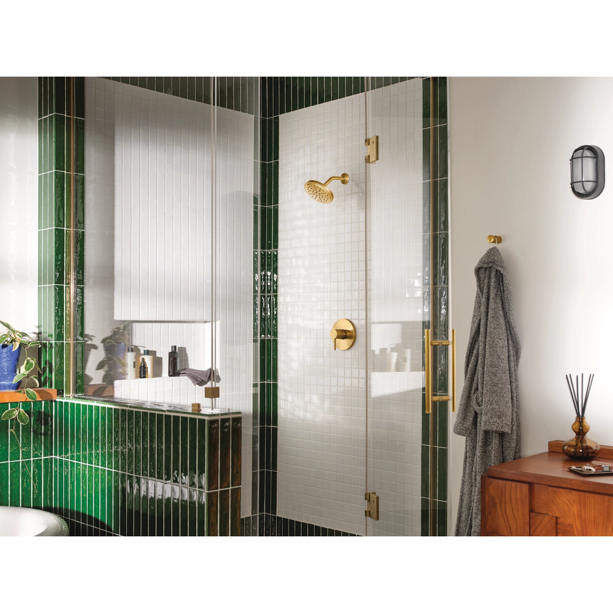 Grifo de Bañera y Ducha de 1 Mango en Dorado Cepillado de 7 Pulgadas con Función Única (Válvula no Incluida) UT3292BG
