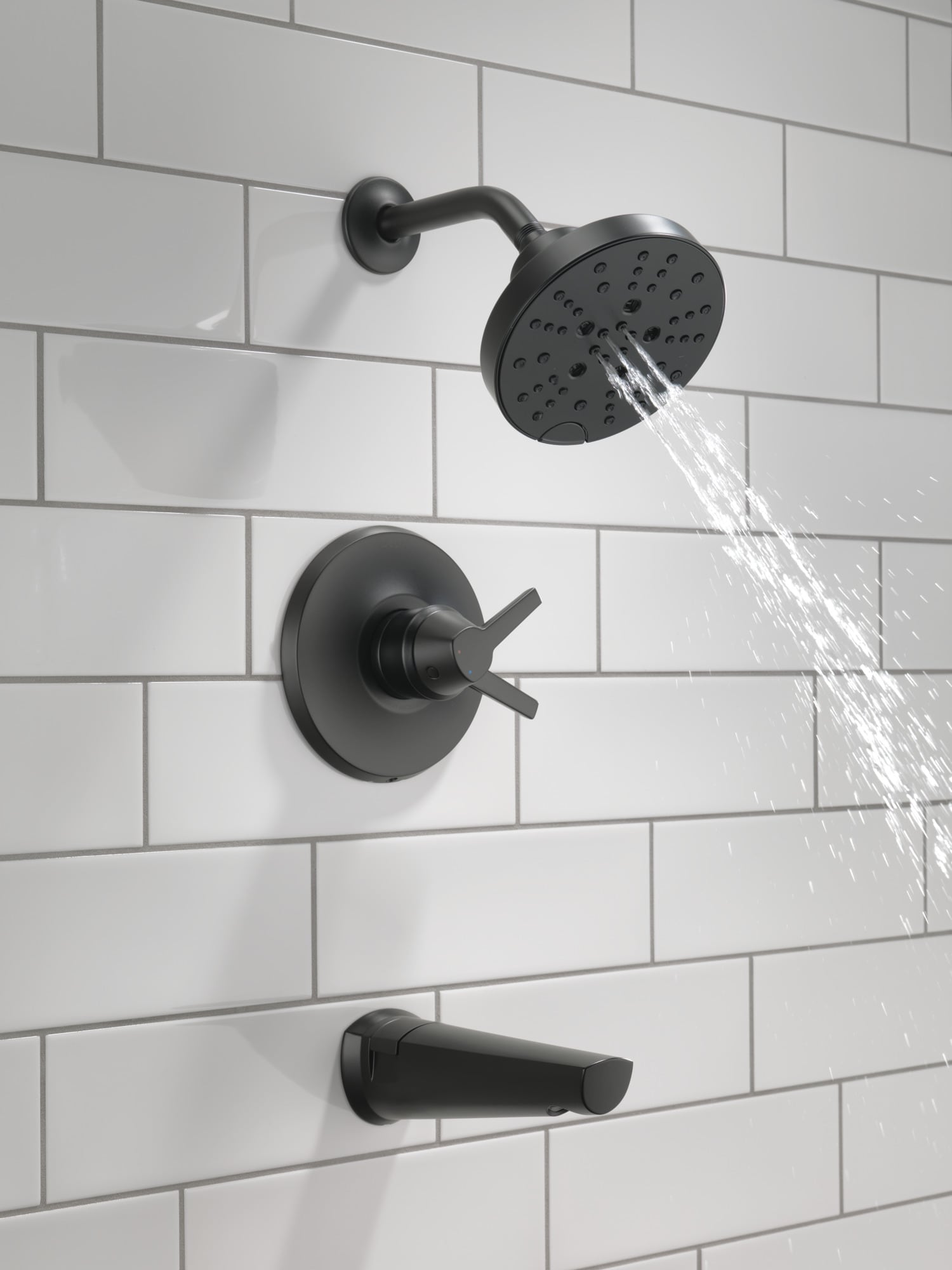 Grifo para bañera y regadera redonda de 6 pulgadas con 2 manijas en negro mate Modelo Galeón de Delta T17472-BL