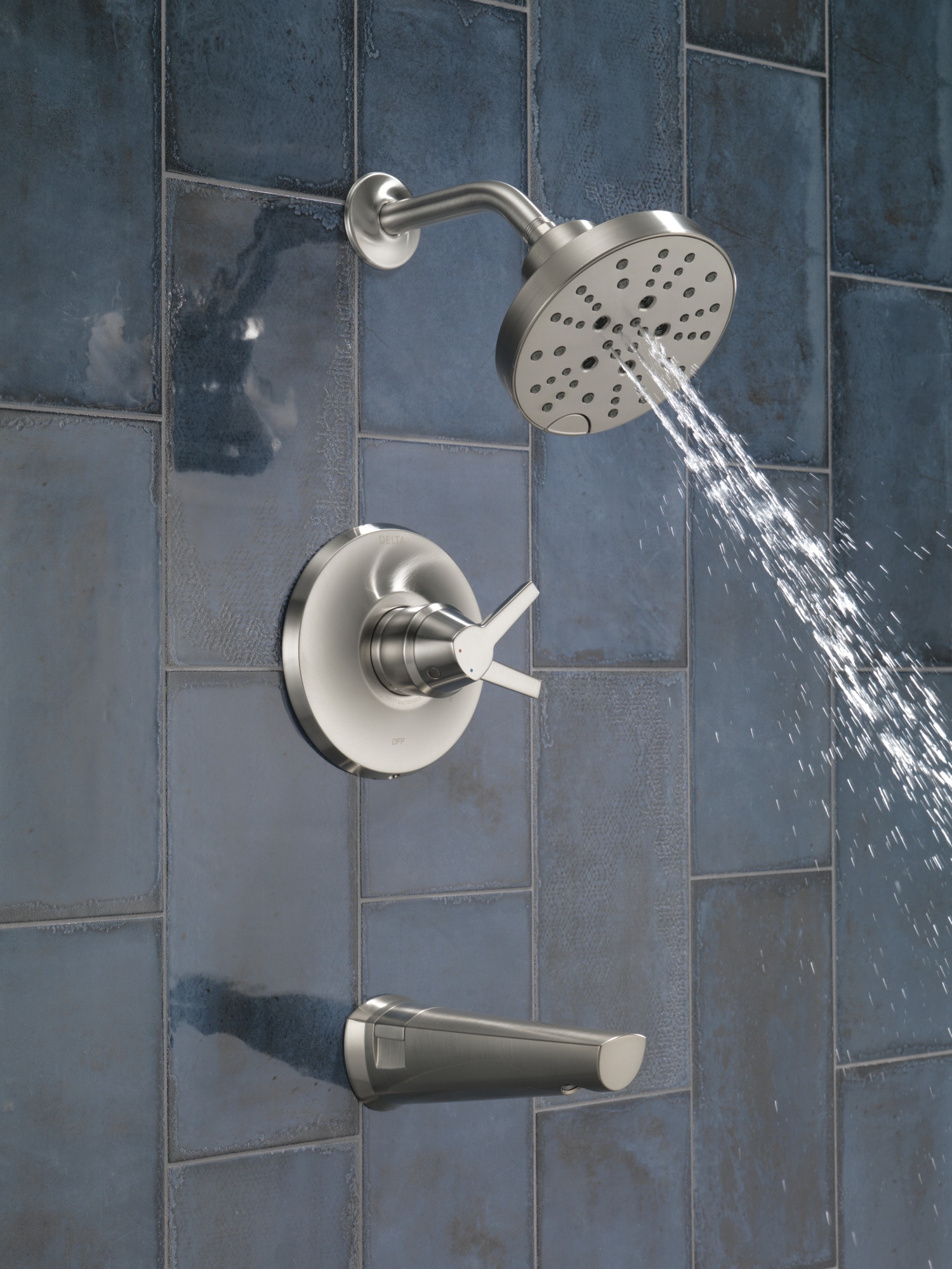 Grifo de bañera y ducha redondo de 6 pulgadas de acero inoxidable con dos manijas y funciones múltiples Delta Galeon Lumicoat T17472-SS-PR.