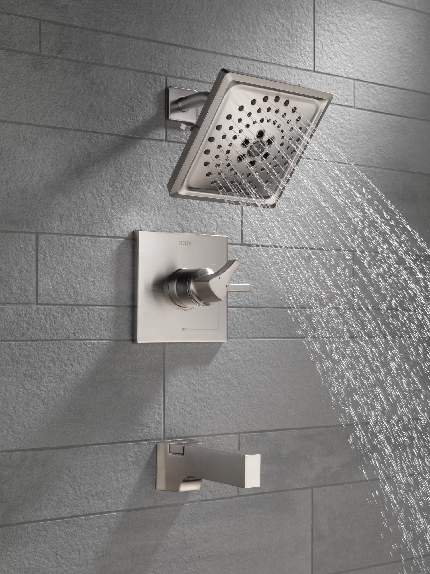 Grifo para bañera y ducha de acero inoxidable de doble mango y función múltiple de 7.6875 pulgadas cuadradas Delta Zura T17474-SS