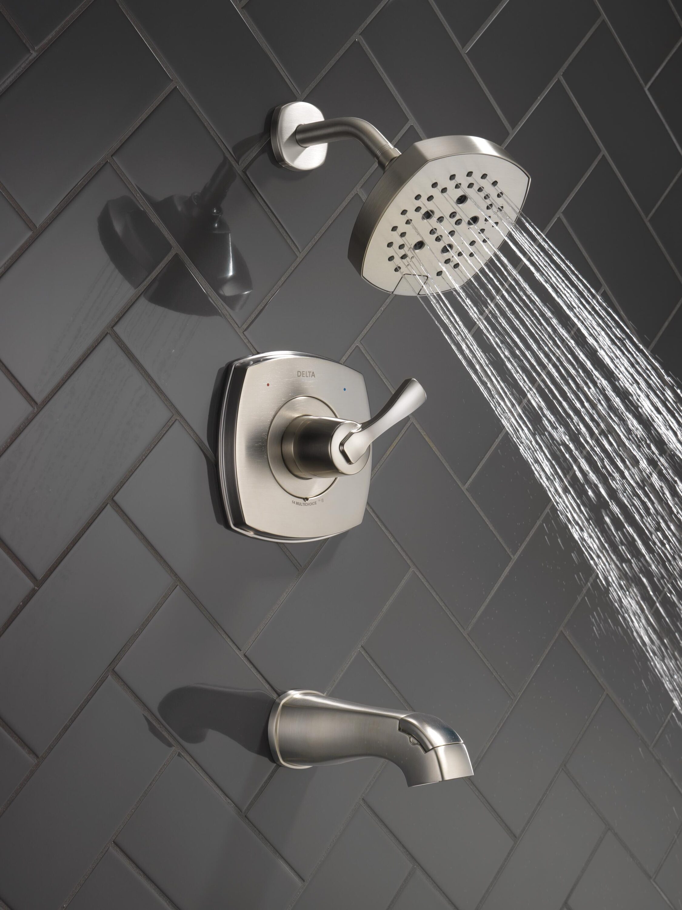 Grifo para bañera y ducha redondo de 7.0 pulgadas de acero inoxidable con recubrimiento Lumicoat, de una manija y funciones múltiples Delta Stryke T14476-SS-PR.