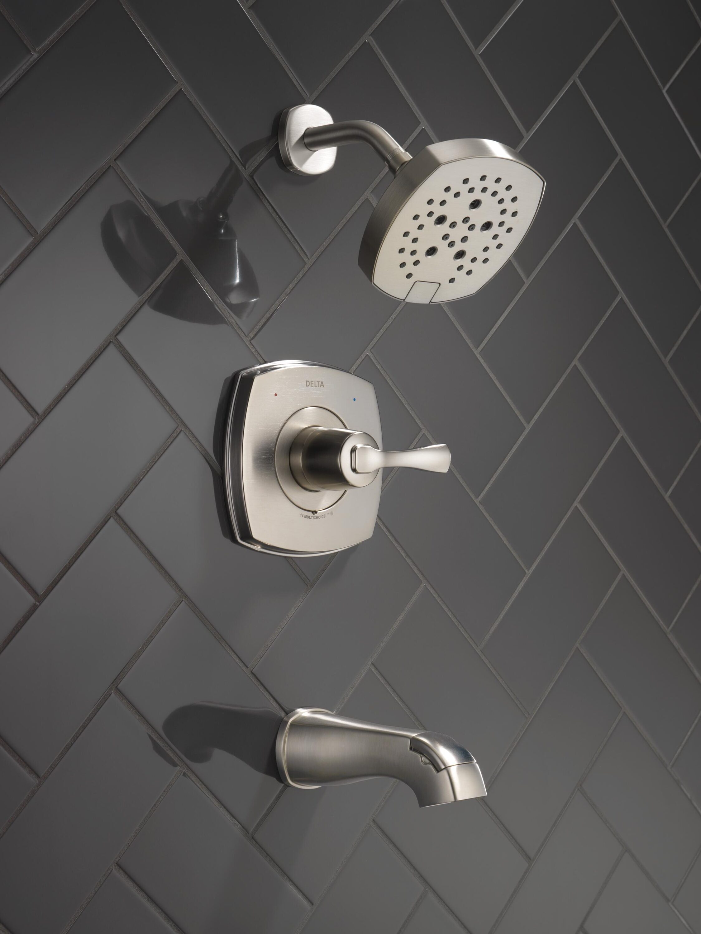 Grifo para bañera y ducha redondo de 7.0 pulgadas de acero inoxidable con recubrimiento Lumicoat, de una manija y funciones múltiples Delta Stryke T14476-SS-PR.