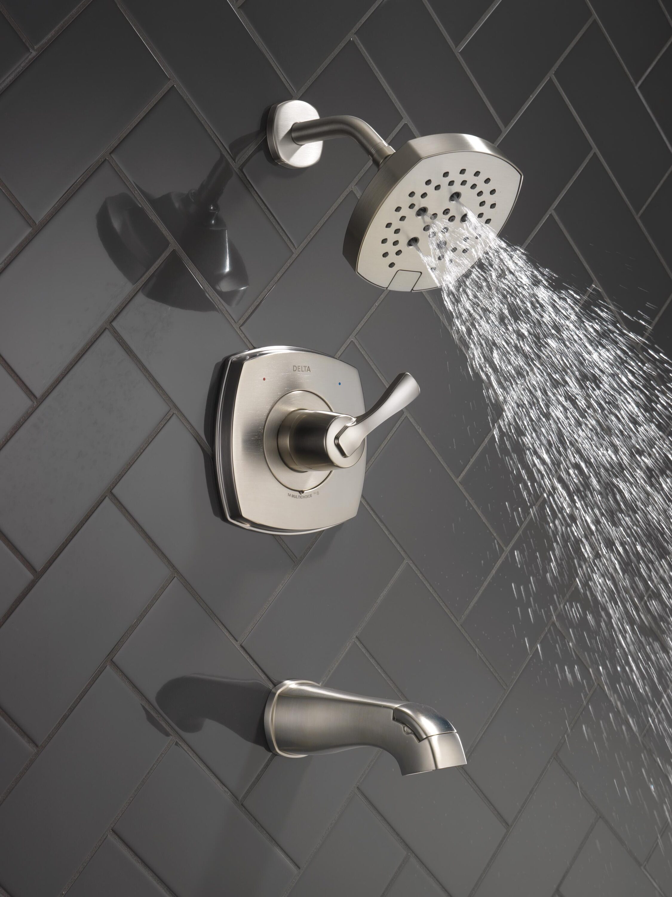 Grifo para bañera y ducha redondo de 7.0 pulgadas de acero inoxidable con recubrimiento Lumicoat, de una manija y funciones múltiples Delta Stryke T14476-SS-PR.