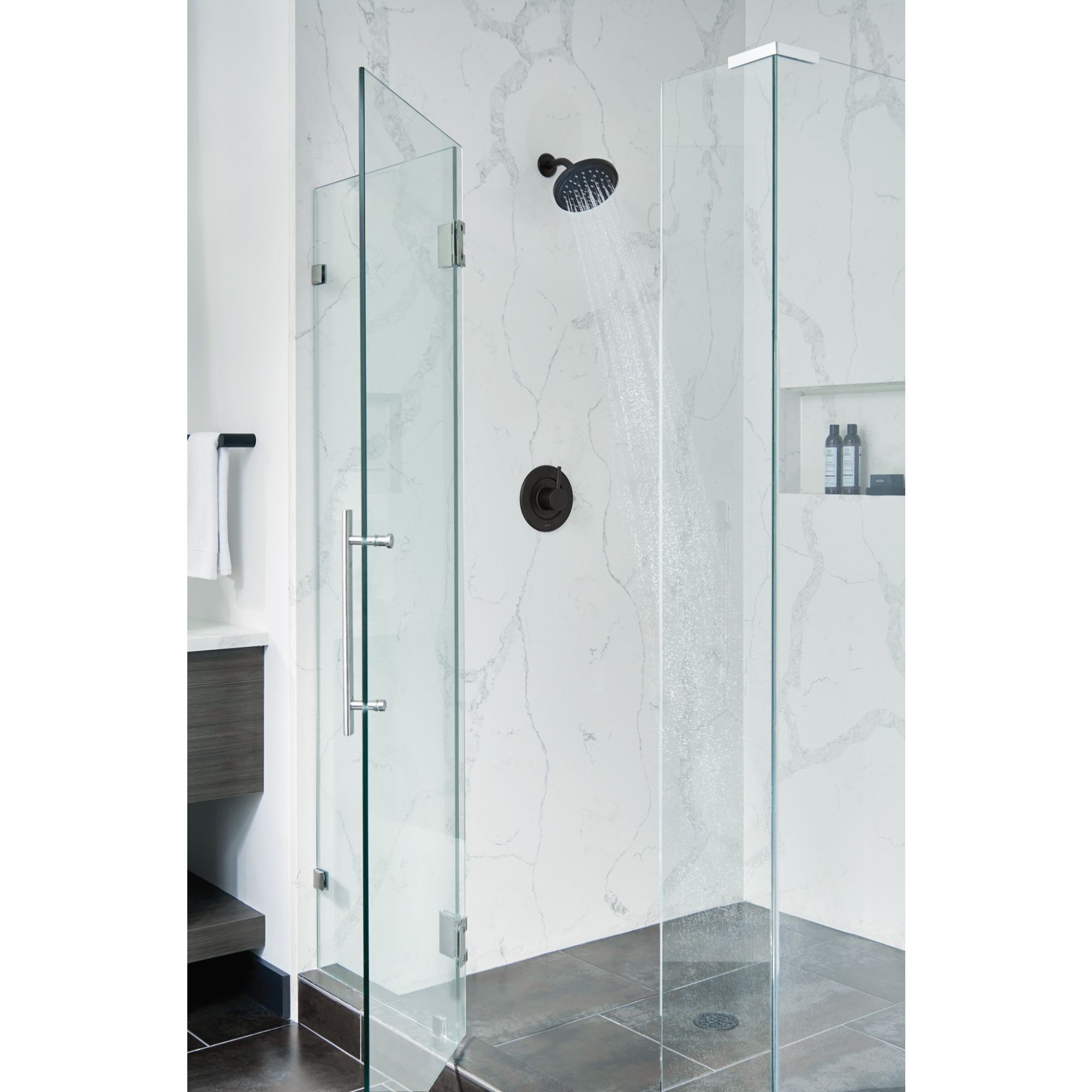 Grifo redondo para bañera y ducha en negro mate de Moen, se vende por separado (Válvula no incluida)