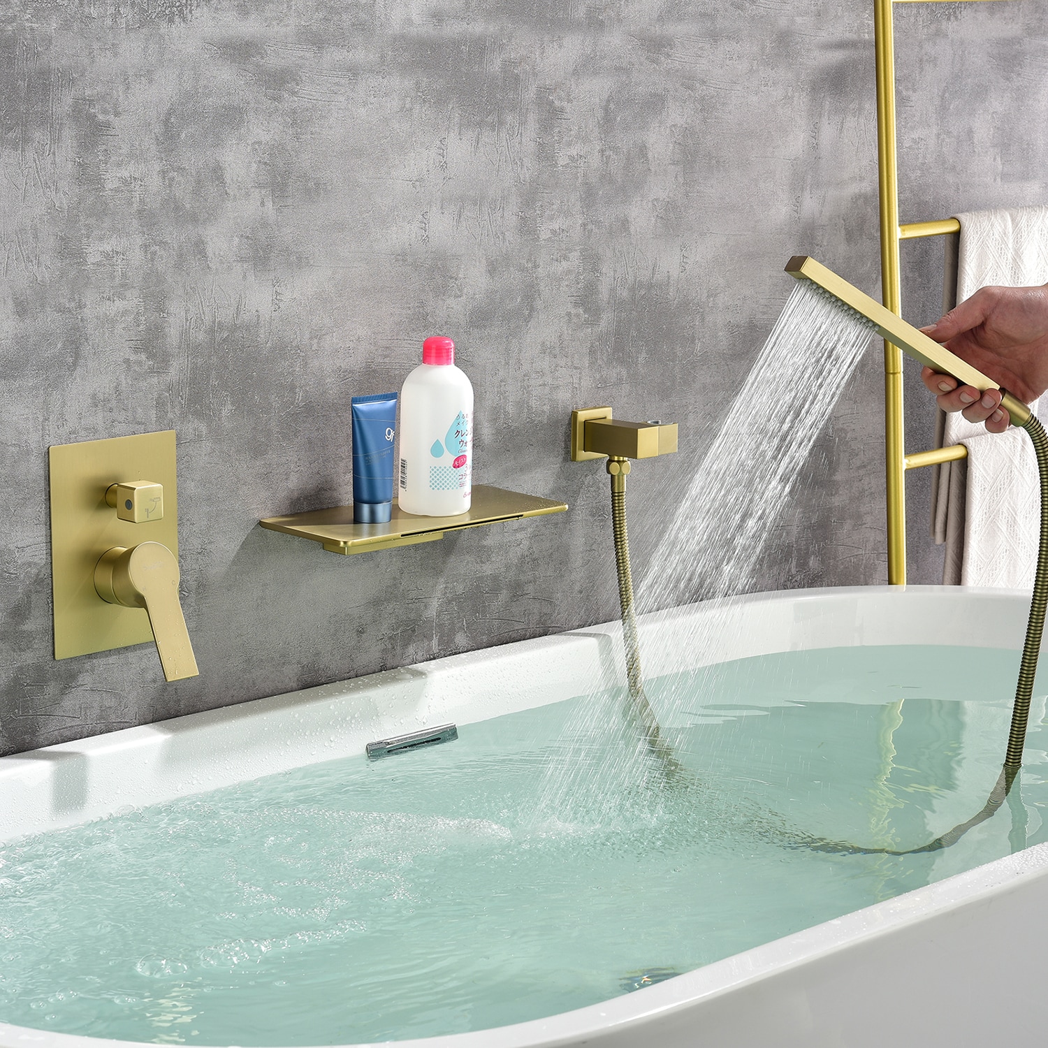 Grifo de bañera y ducha de una manija y tamaño rectangular de 1.37 pulgadas en acabado dorado cepillado Cobbe con válvula SSF0300G.