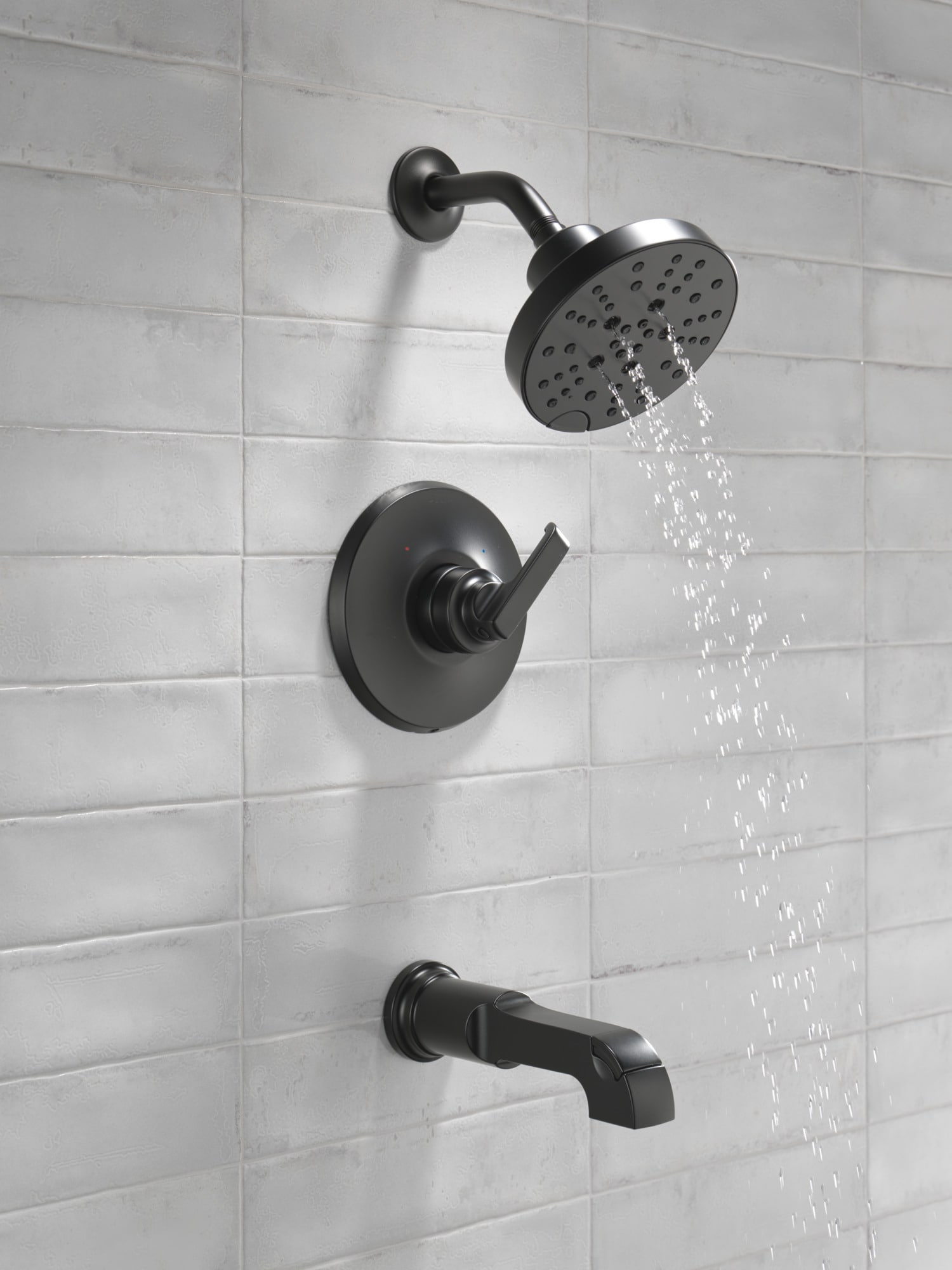 Grifo de bañera y ducha redonda de 6 pulgadas con acabado negro mate de un solo mango y función múltiple Delta Tetra T14489-BL