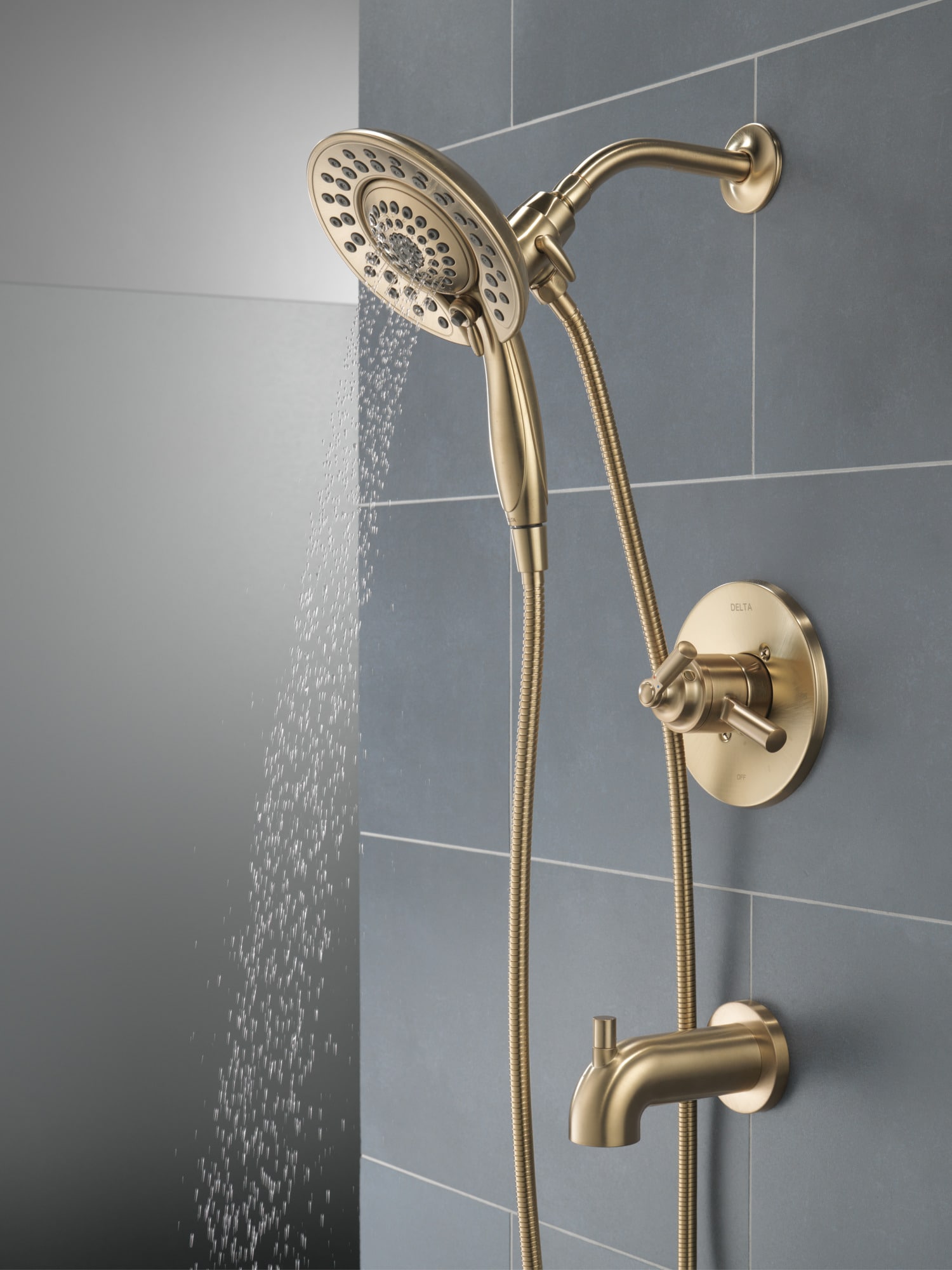 Grifo de bañera y ducha redondo de 6.81 pulgadas, multi-función, de 2 manijas en bronce champagne Delta Saylor T17435-CZ-I.