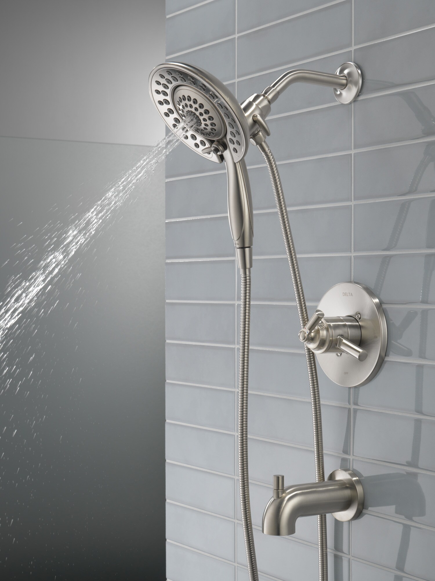 Grifo para bañera redondo de acero inoxidable Delta Saylor con 2 manijas y función múltiple de 6.81 pulgadas