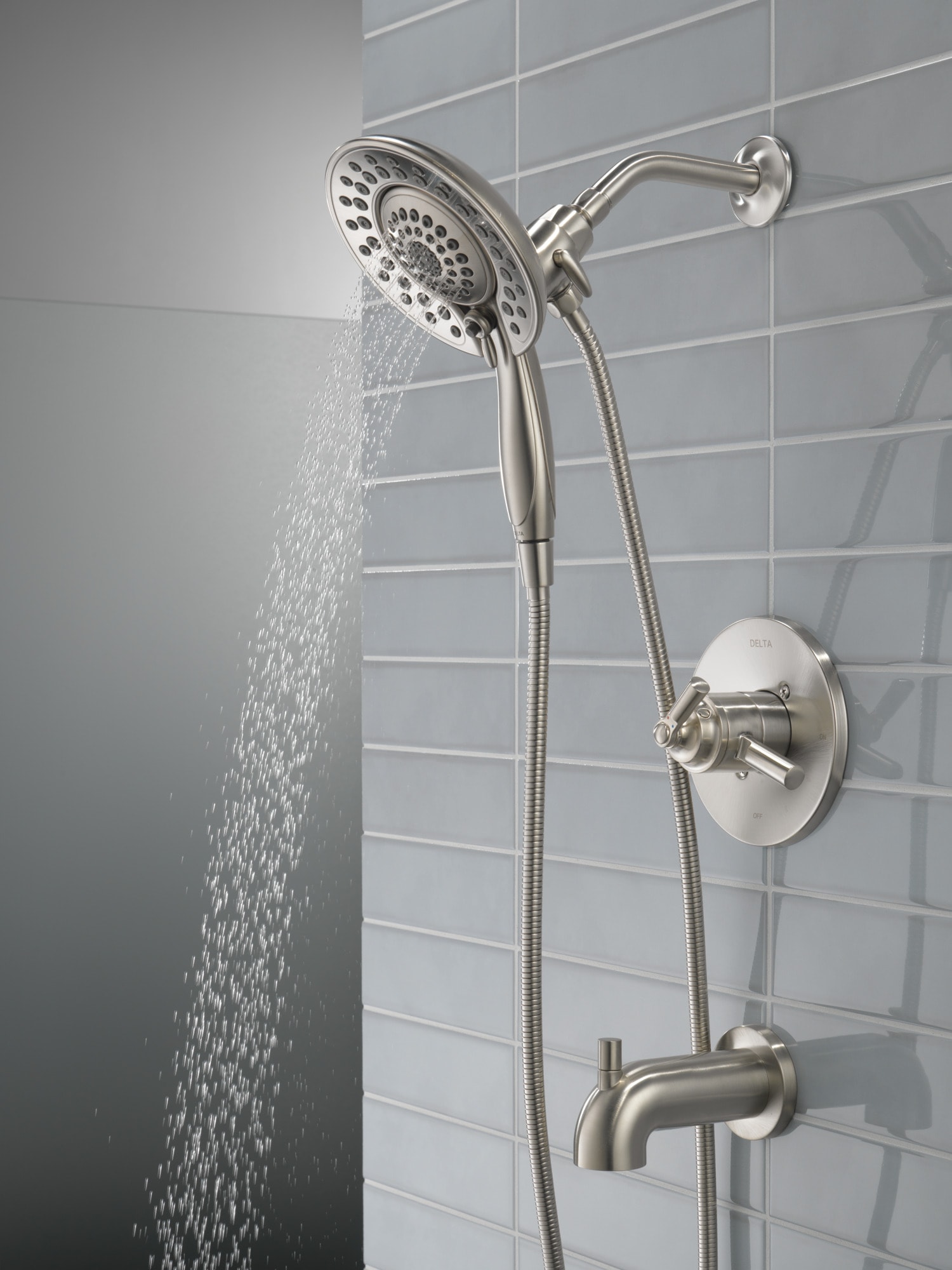Grifo para bañera redondo de acero inoxidable Delta Saylor con 2 manijas y función múltiple de 6.81 pulgadas