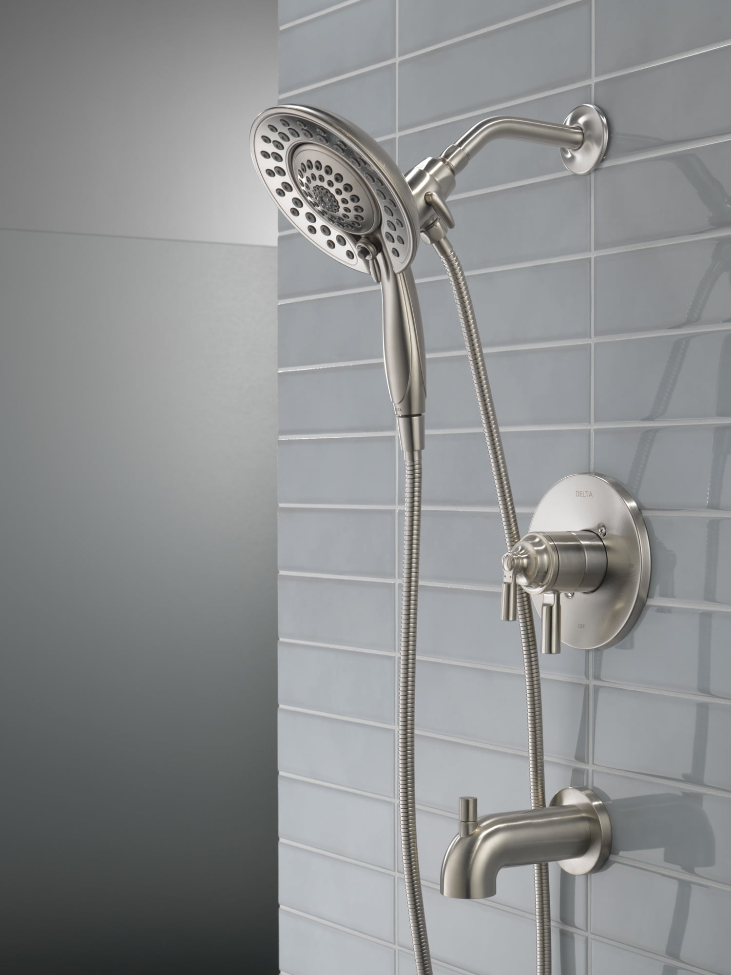 Grifo para bañera redondo de acero inoxidable Delta Saylor con 2 manijas y función múltiple de 6.81 pulgadas