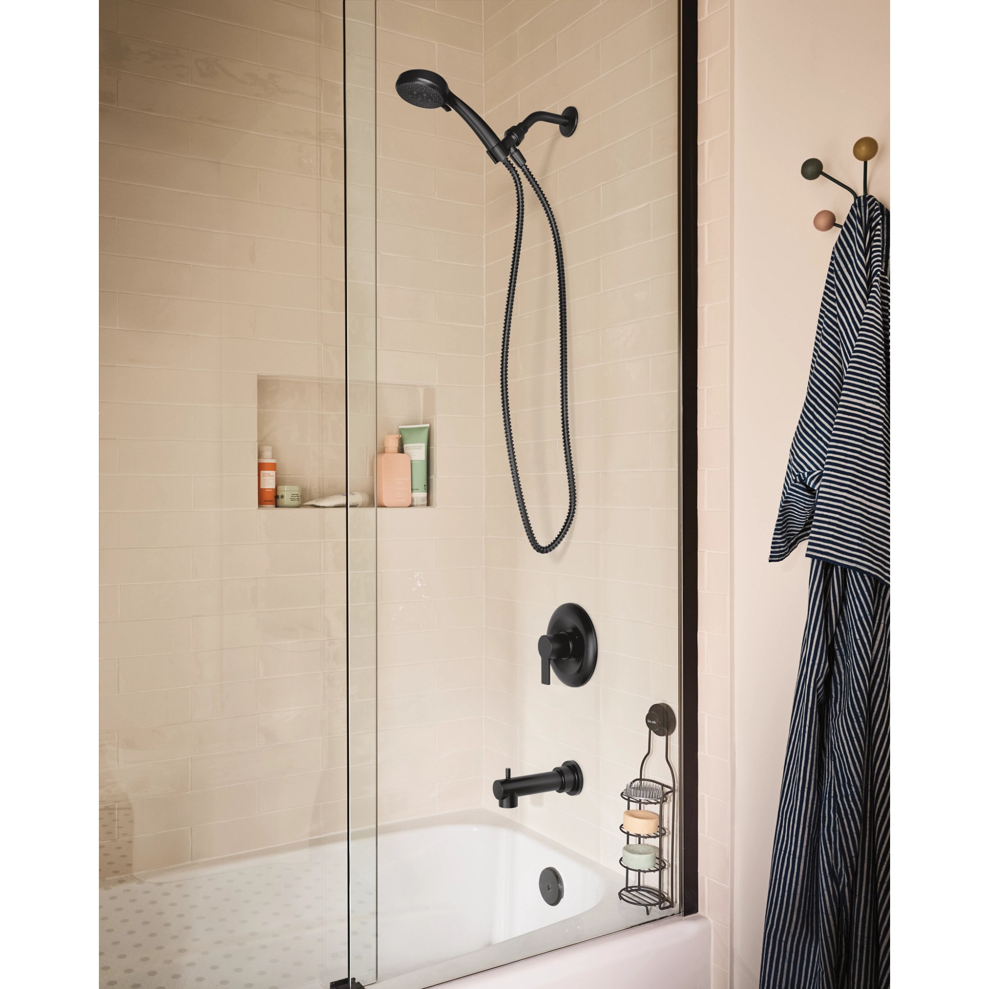 Grifo de bañera y ducha de mano de 1 mango en negro mate Moen MEENA de 4 pulgadas con válvula 82618BL