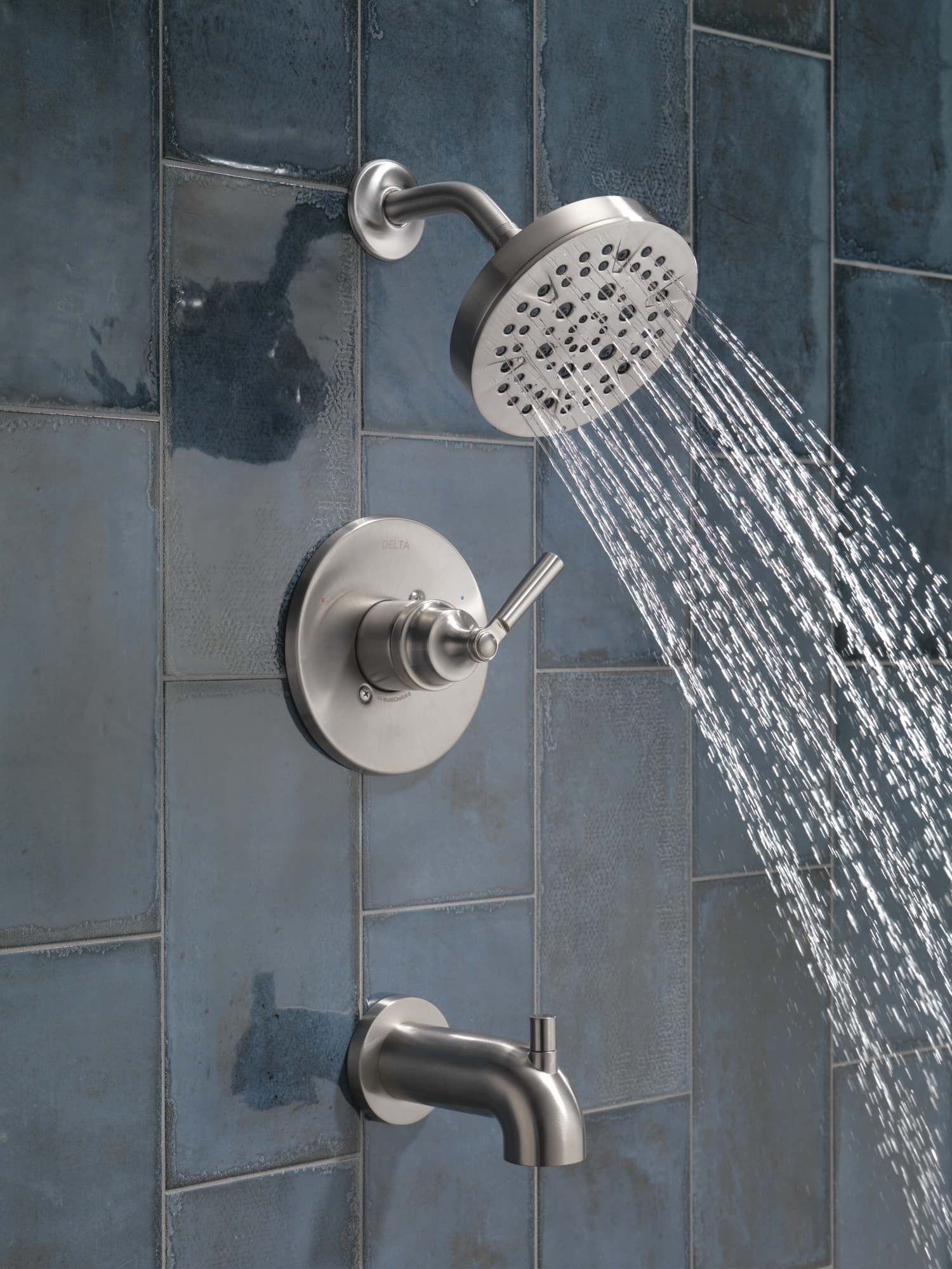 Grifo para bañera y ducha redondo de acero inoxidable de una manija y función múltiple de 6 pulgadas Delta Saylor