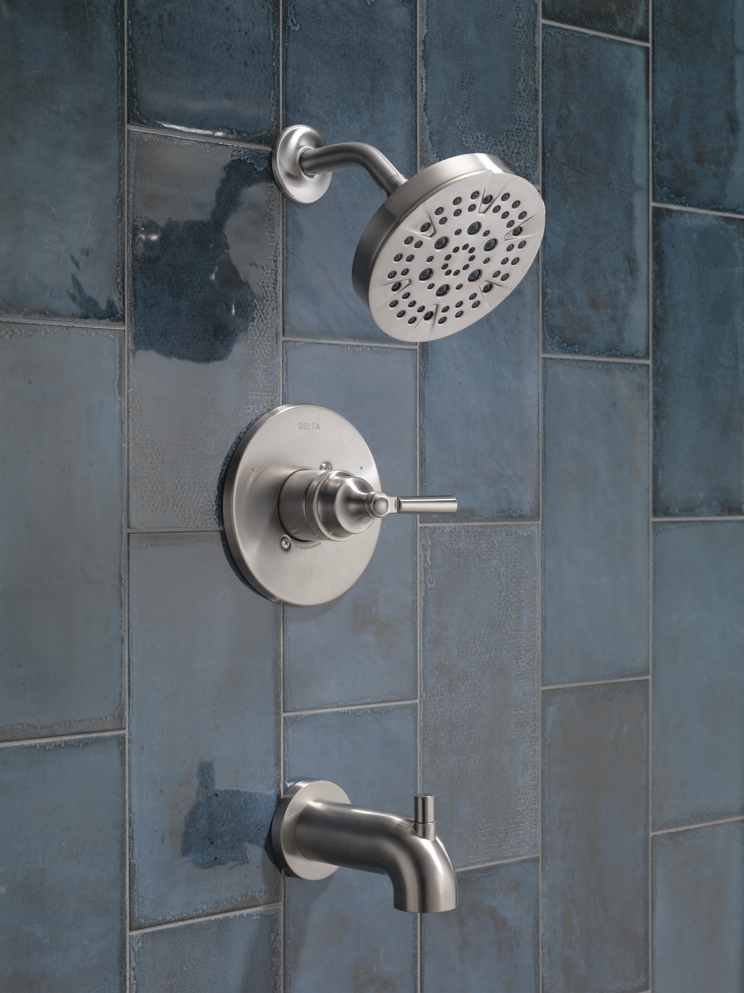 Grifo para bañera y ducha redondo de acero inoxidable de una manija y función múltiple de 6 pulgadas Delta Saylor