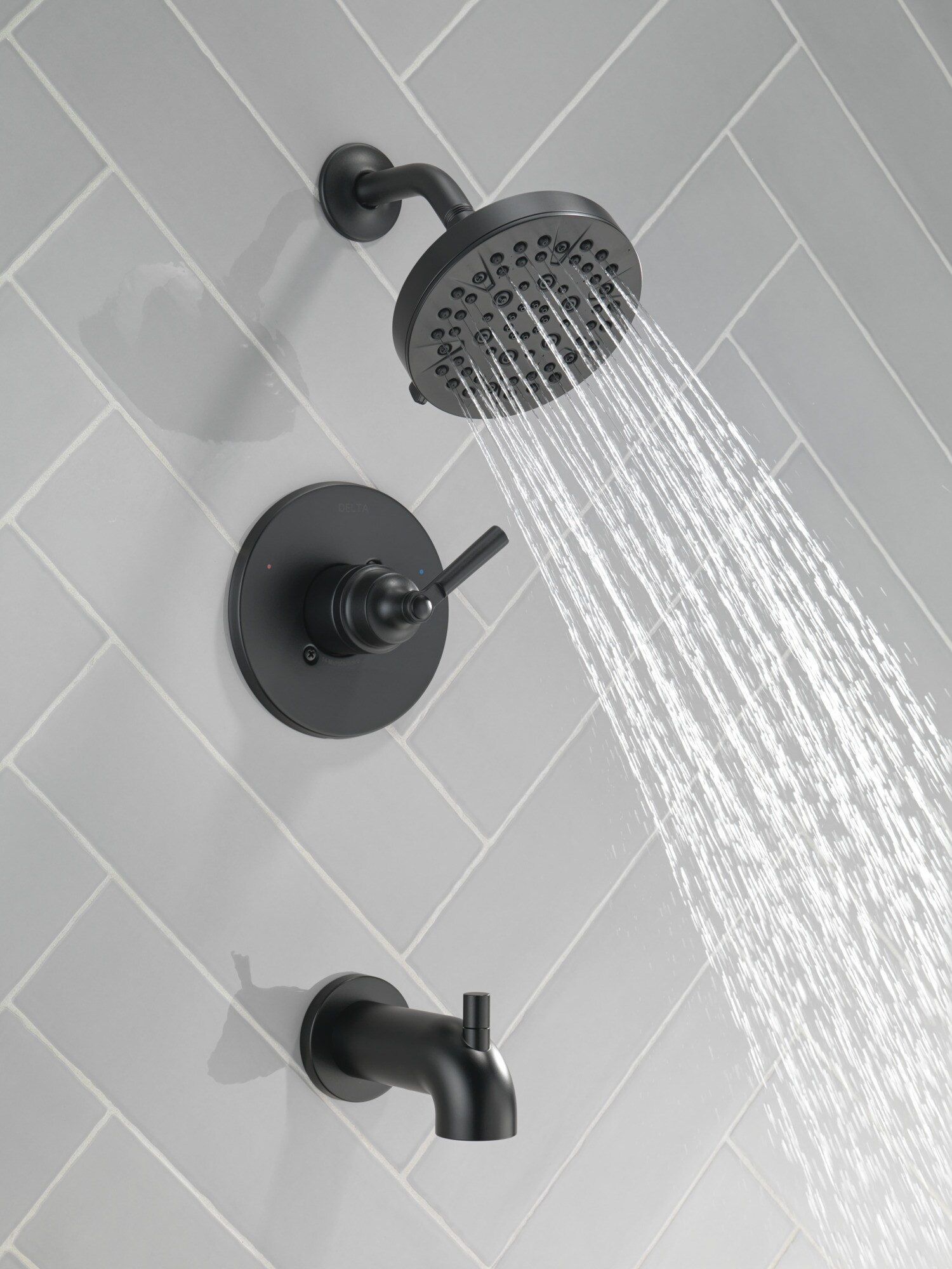 Grifo de bañera y ducha redonda de 6 pulgadas, de color negro mate, de un asa y función múltiple Delta Saylor T14435-BL