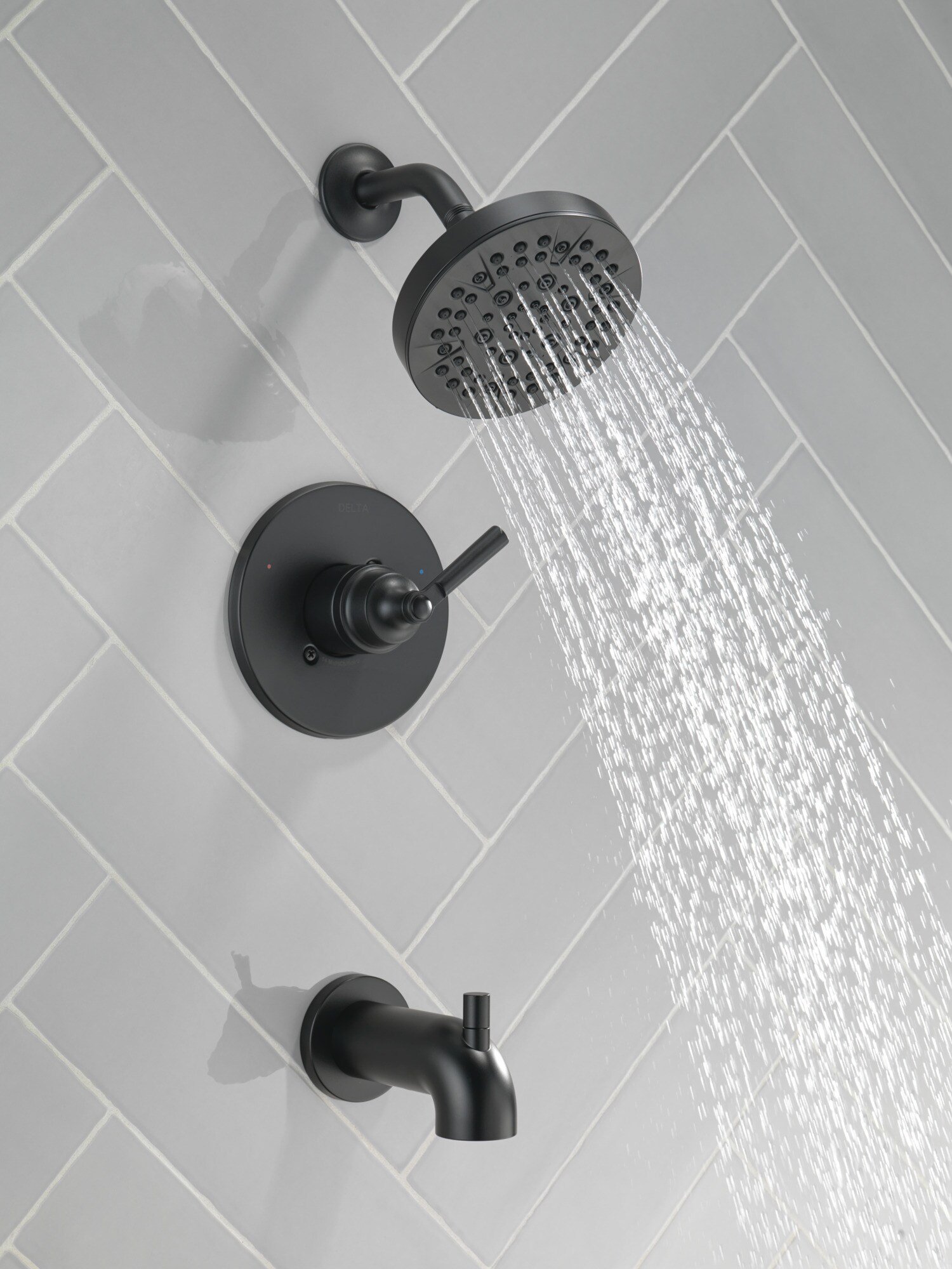 Grifo de bañera y ducha redonda de 6 pulgadas, de color negro mate, de un asa y función múltiple Delta Saylor T14435-BL