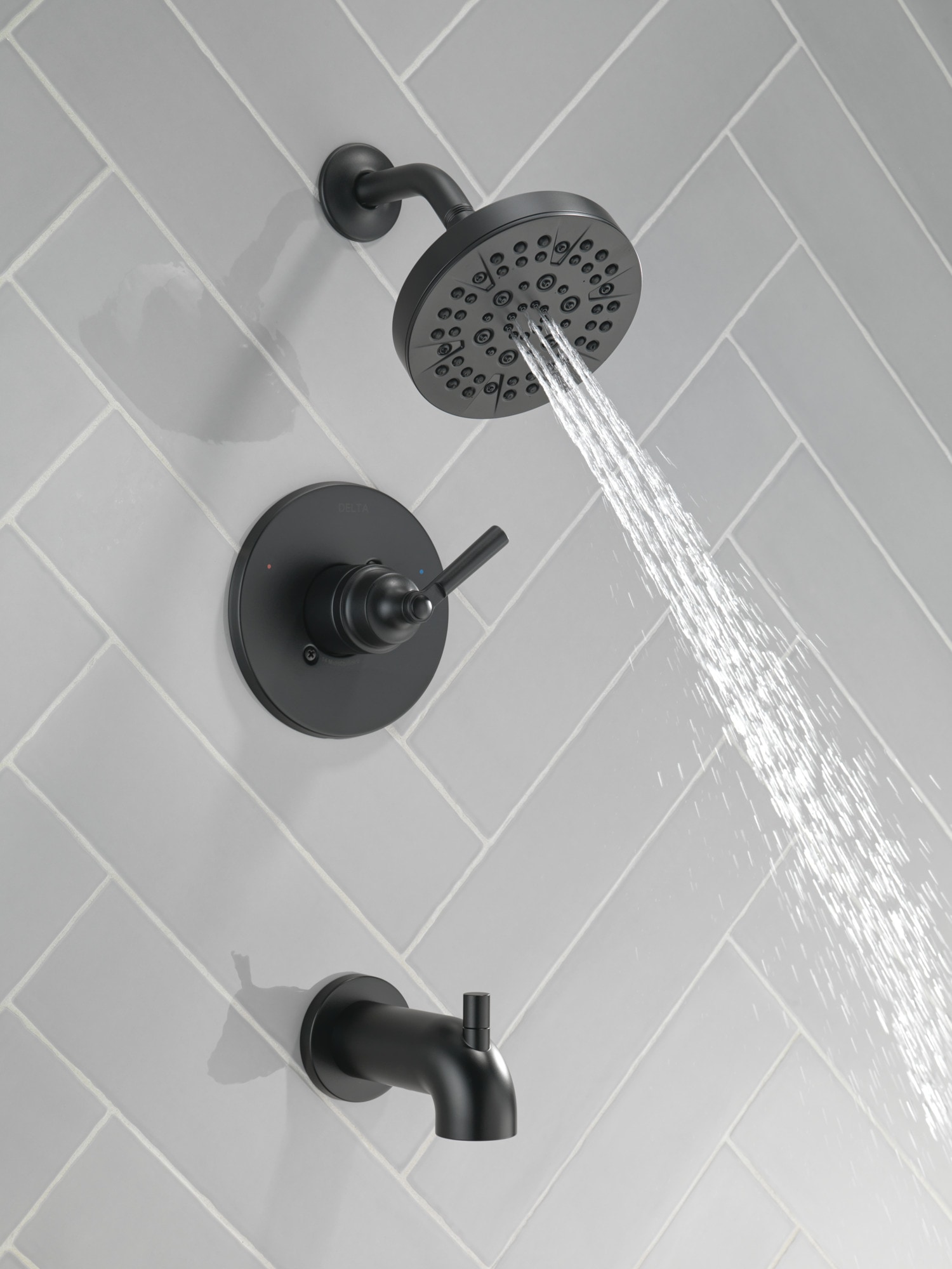Grifo de bañera y ducha redonda de 6 pulgadas, de color negro mate, de un asa y función múltiple Delta Saylor T14435-BL
