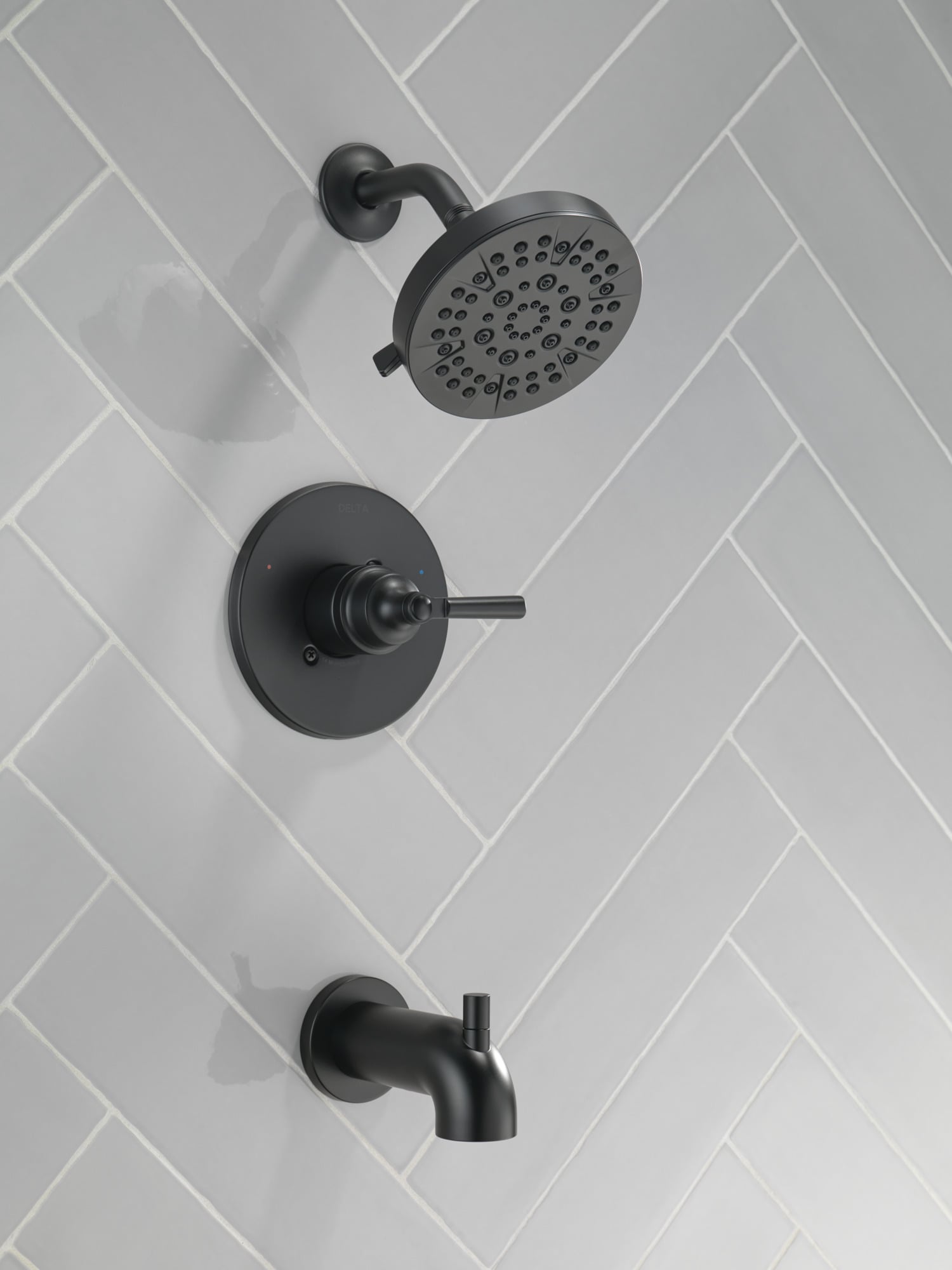 Grifo de bañera y ducha redonda de 6 pulgadas, de color negro mate, de un asa y función múltiple Delta Saylor T14435-BL