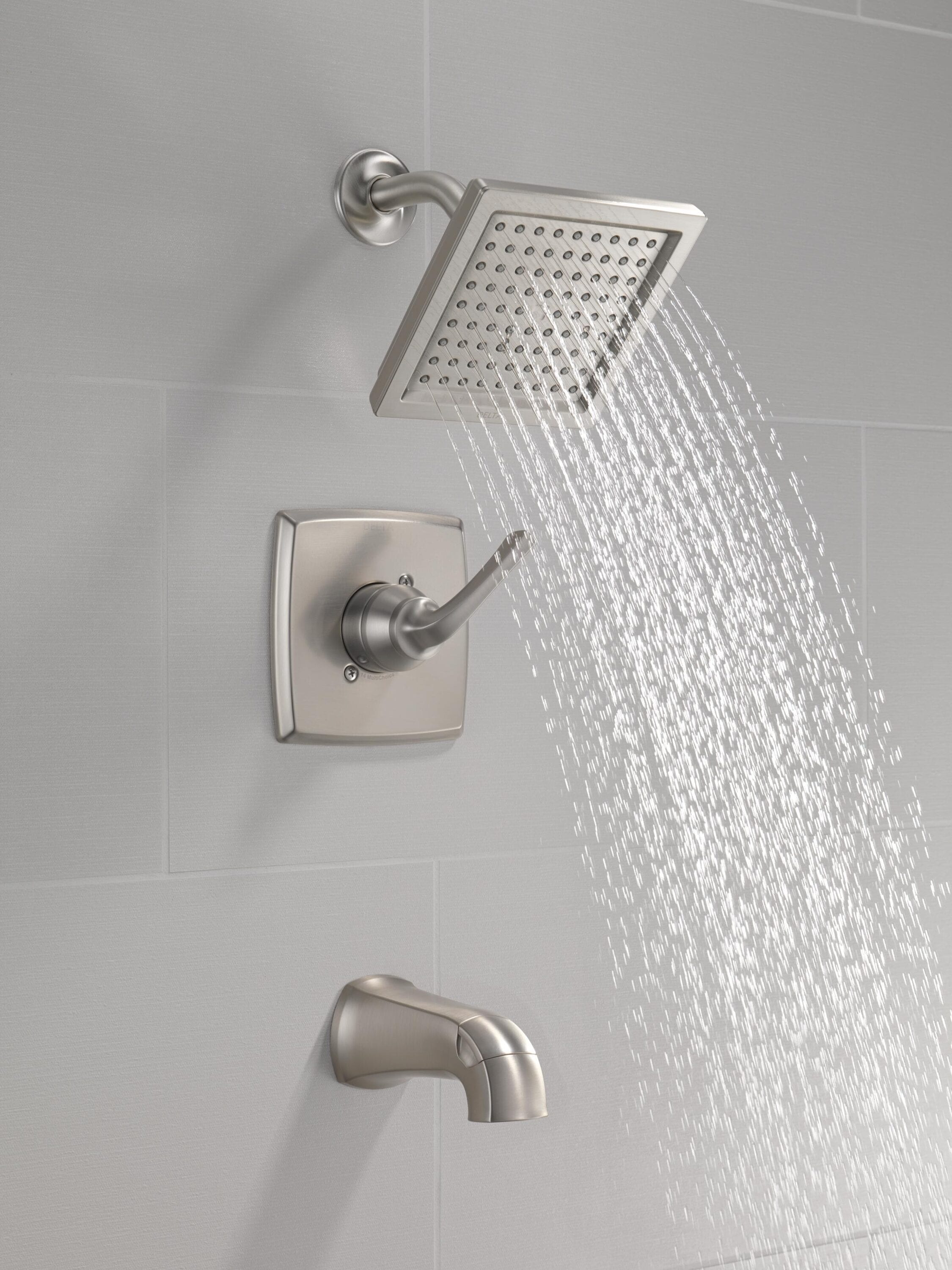Grifo de bañera y ducha de una sola función de 6.56 pulgadas cuadradas en niquel cepillado con manija individual y tecnología Spotshield Delta Geist, incluye válvula 144864-SP.