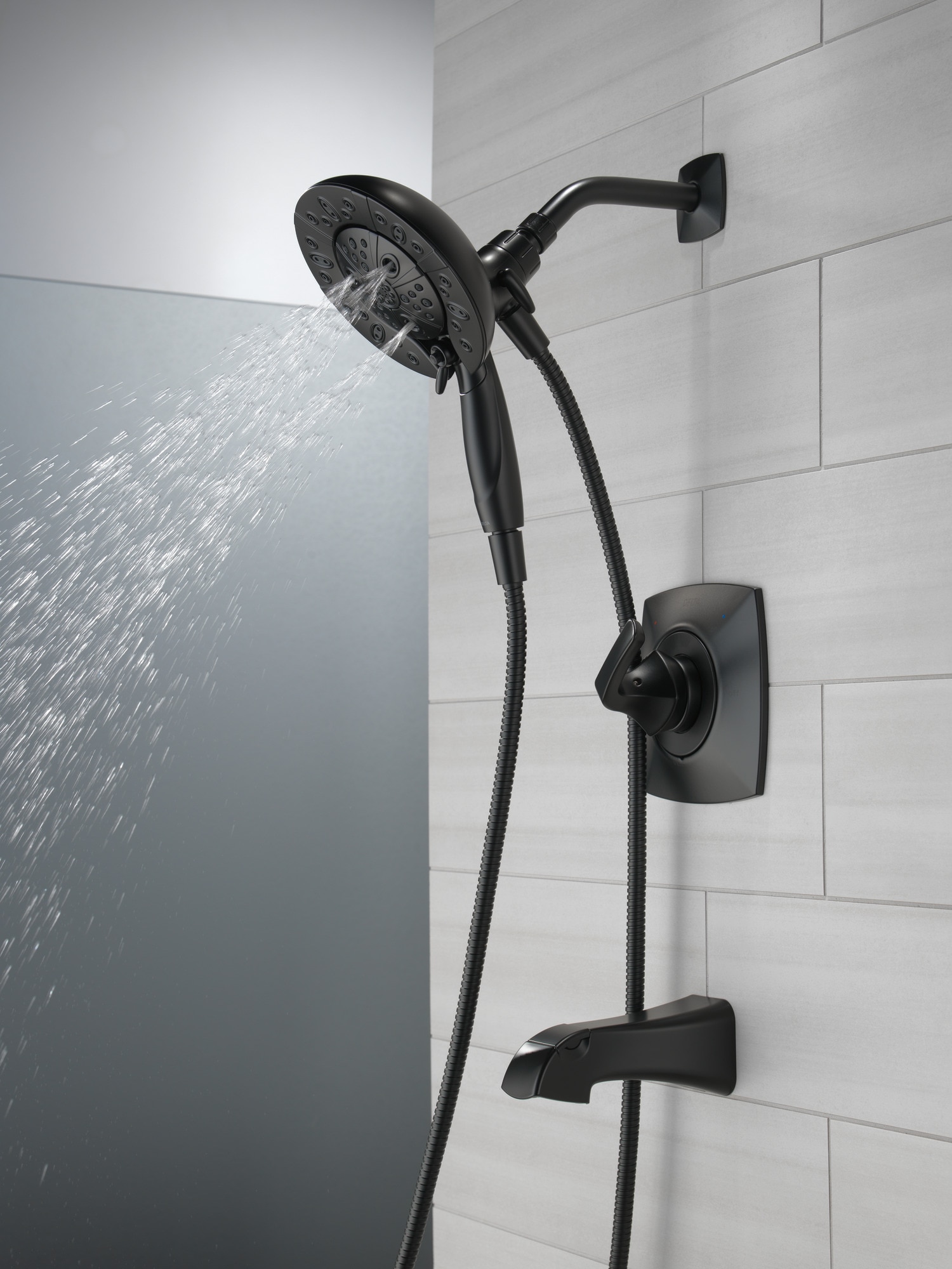 Grifo de Bañera y Ducha Redondo de 7 Pulgadas, de una Manija y Multi-función en Negro Mate Modelo Delta Vesna con Válvula 144789-BL-I
