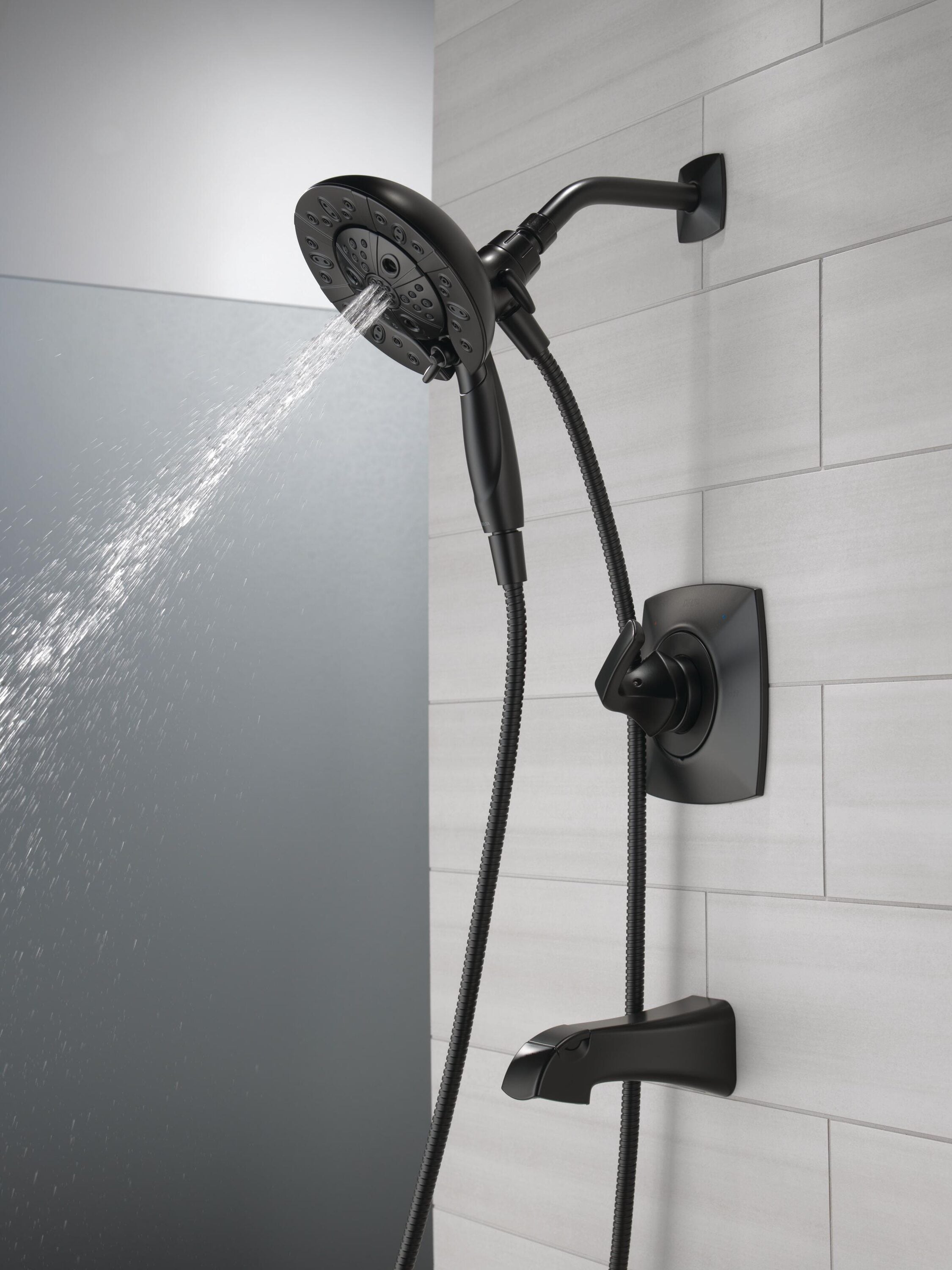 Grifo de Bañera y Ducha Redondo de 7 Pulgadas, de una Manija y Multi-función en Negro Mate Modelo Delta Vesna con Válvula 144789-BL-I