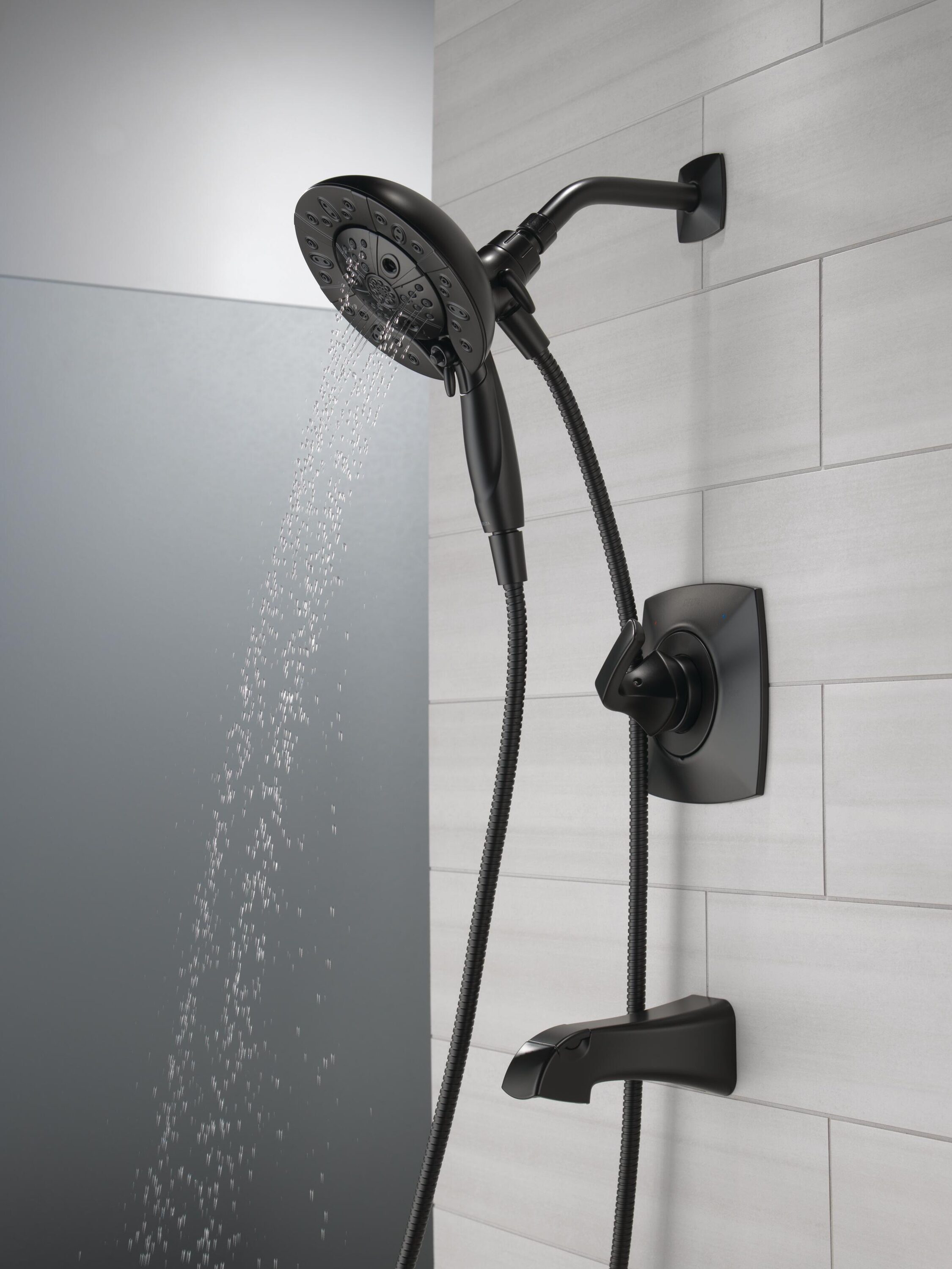 Grifo de Bañera y Ducha Redondo de 7 Pulgadas, de una Manija y Multi-función en Negro Mate Modelo Delta Vesna con Válvula 144789-BL-I